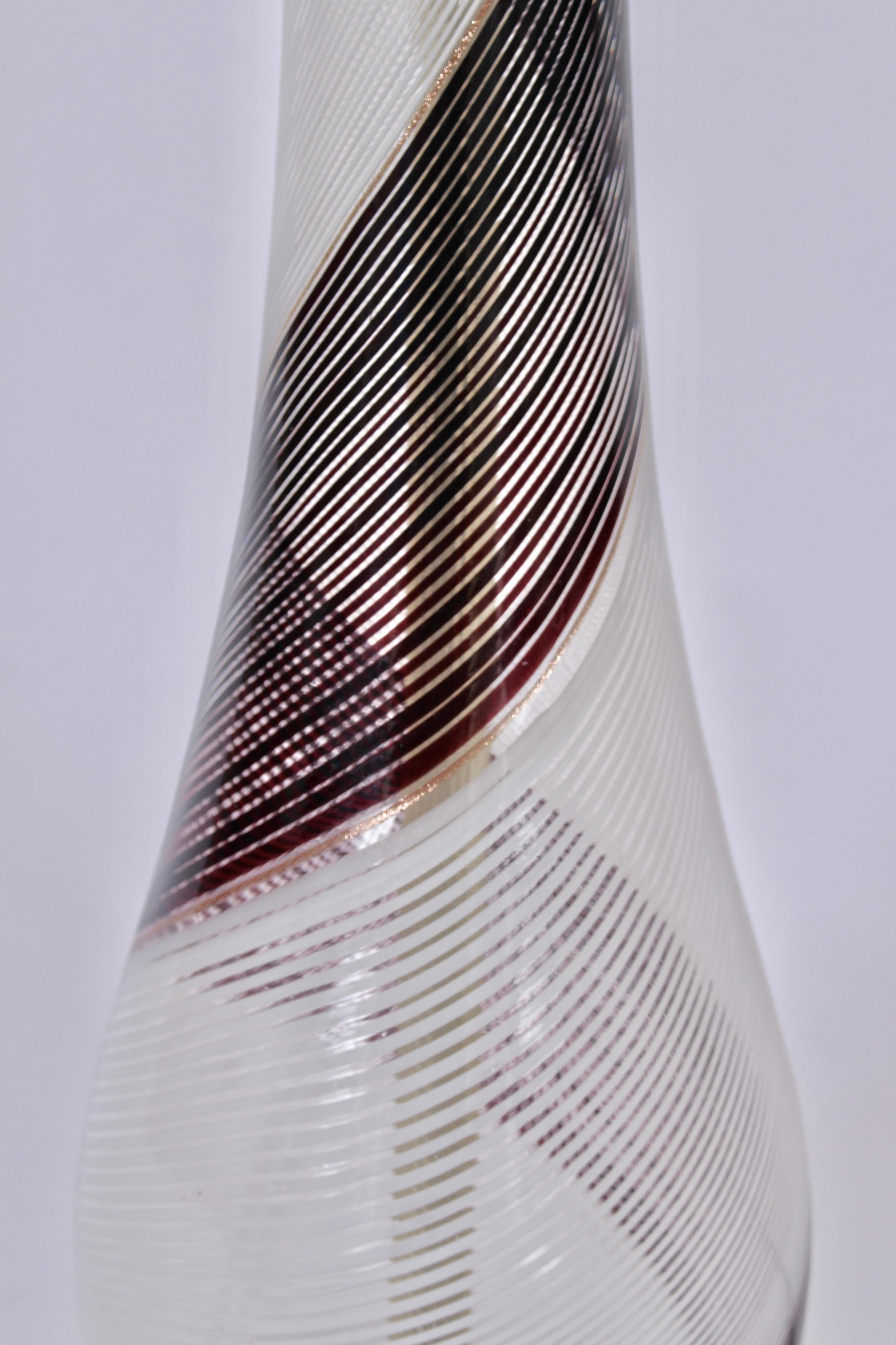 Dino Martens Mezza Filigrana Murano Glas Tischlampe in Schwarz, Weiß & Kupfer  (Mitte des 20. Jahrhunderts) im Angebot