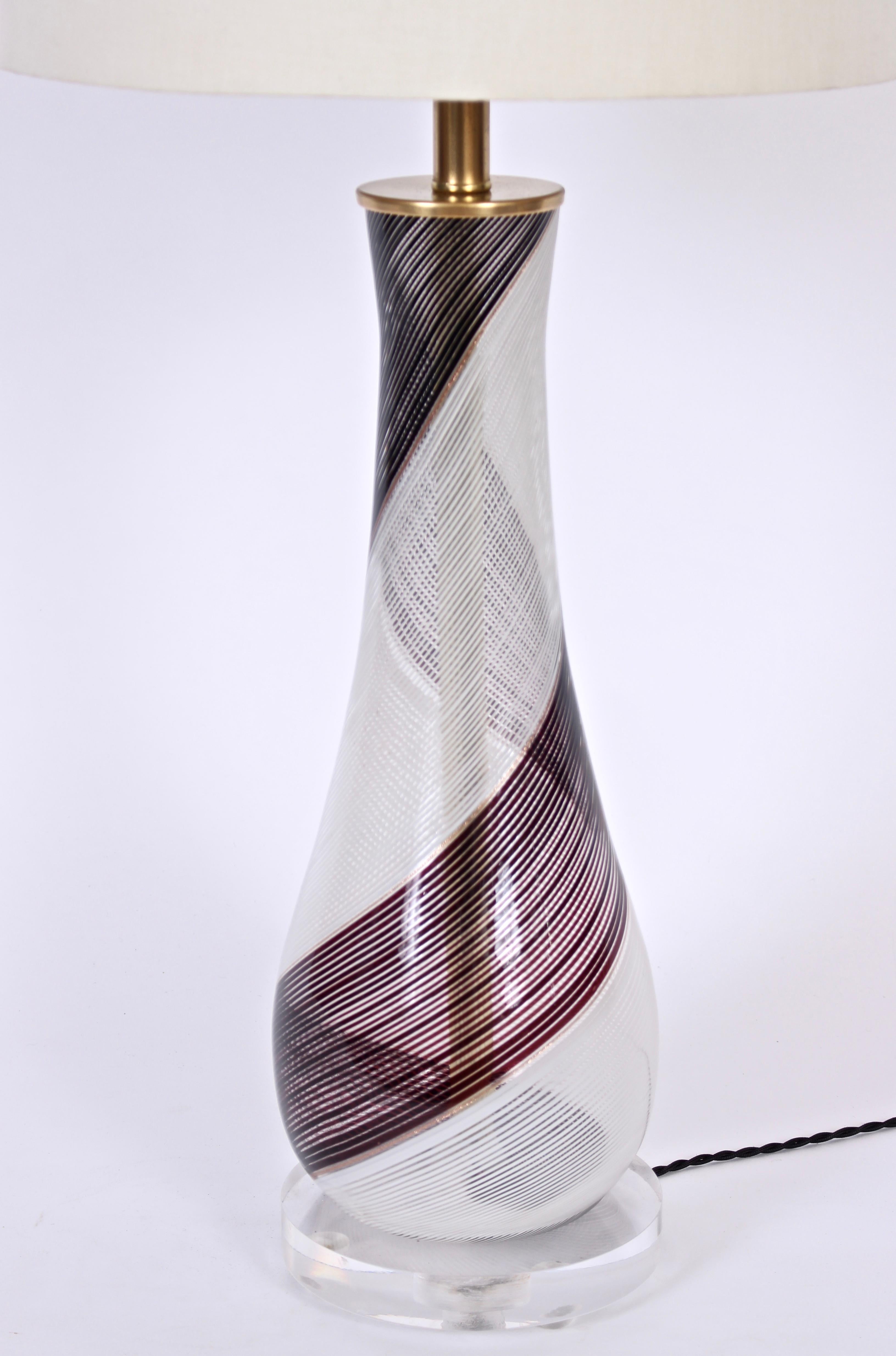 Dino Martens Lampe de table en verre Murano Mezza Filigrana en noir, blanc et cuivre  en vente 2