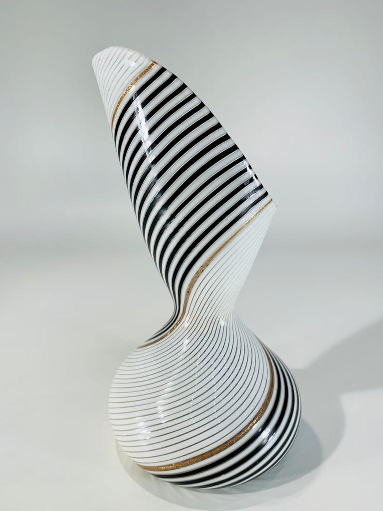 Unglaubliche Vase aus schwarzem und weißem Murano-Glas von Dino Martens für Aureliano Toso um 1950.