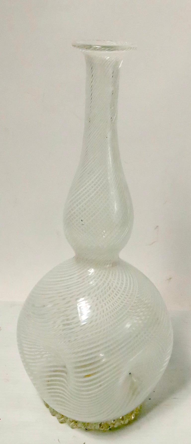 XX secolo Dino Martens per Aureliano Toso Vaso in vetro artistico di Murano Mazza Filigrana in vendita