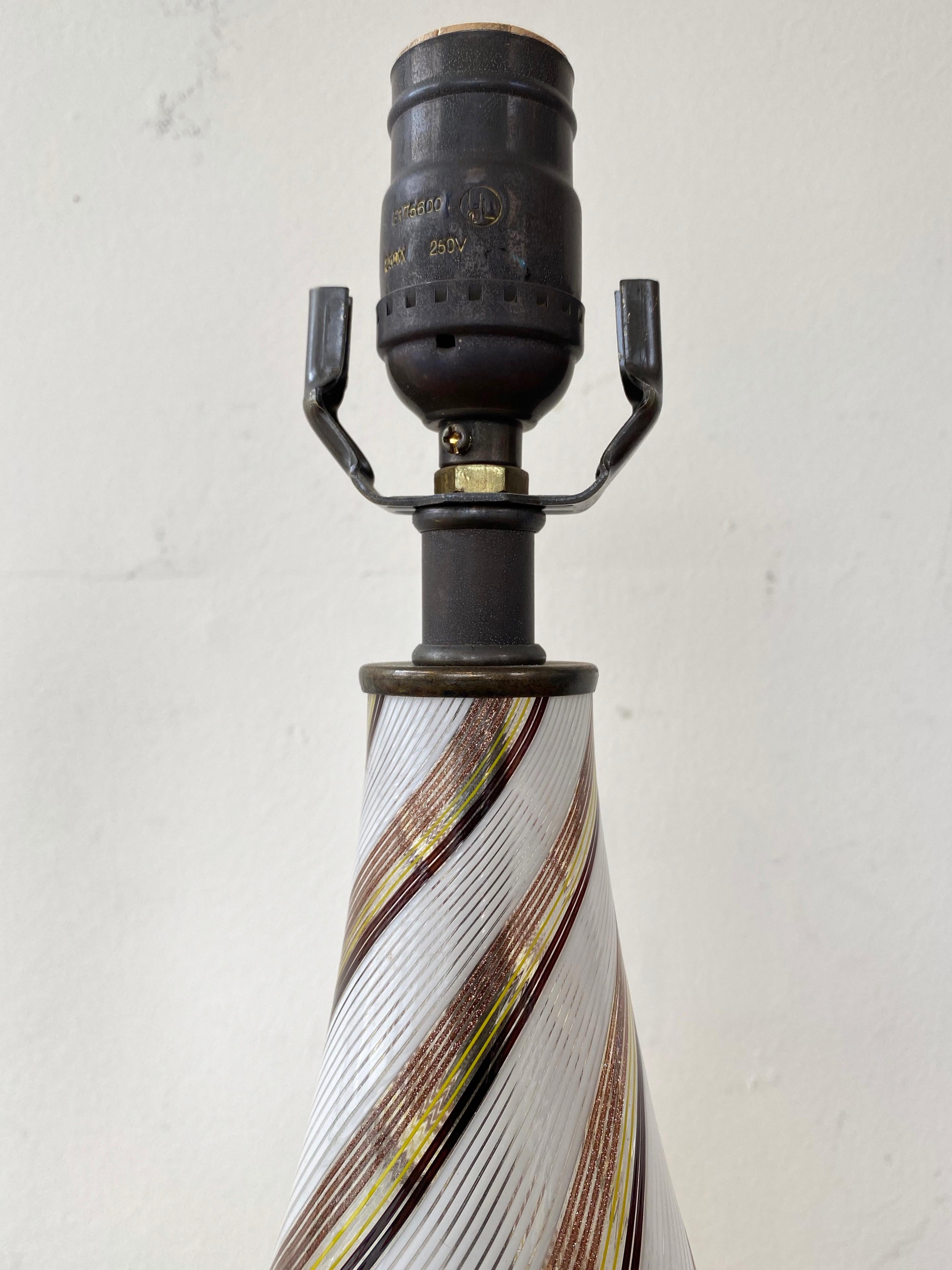 Dino Martens for Aureliano Toso Mezza Filigrana Venetian Glass Table Lamp, 1940s In Good Condition In San Francisco, CA