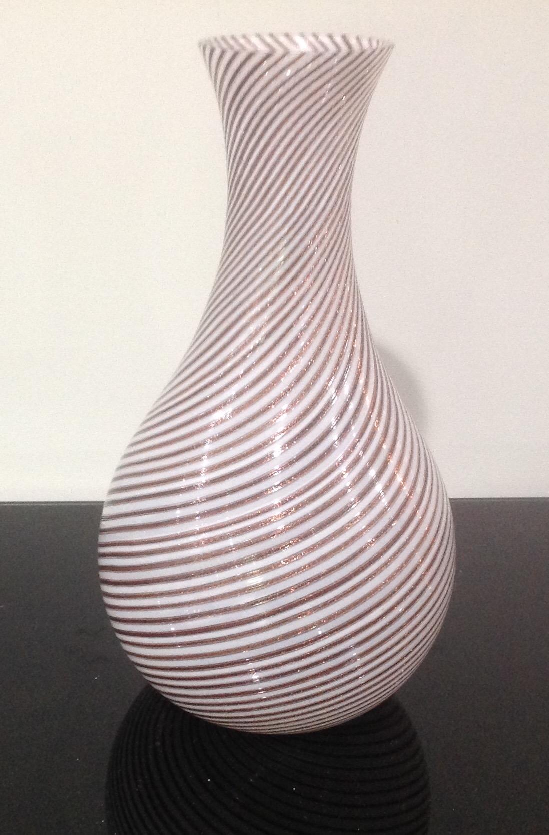 Dino Martens For Aureliano Toso Murano mezza filligrana vase In Good Condition For Sale In Keego Harbor, MI