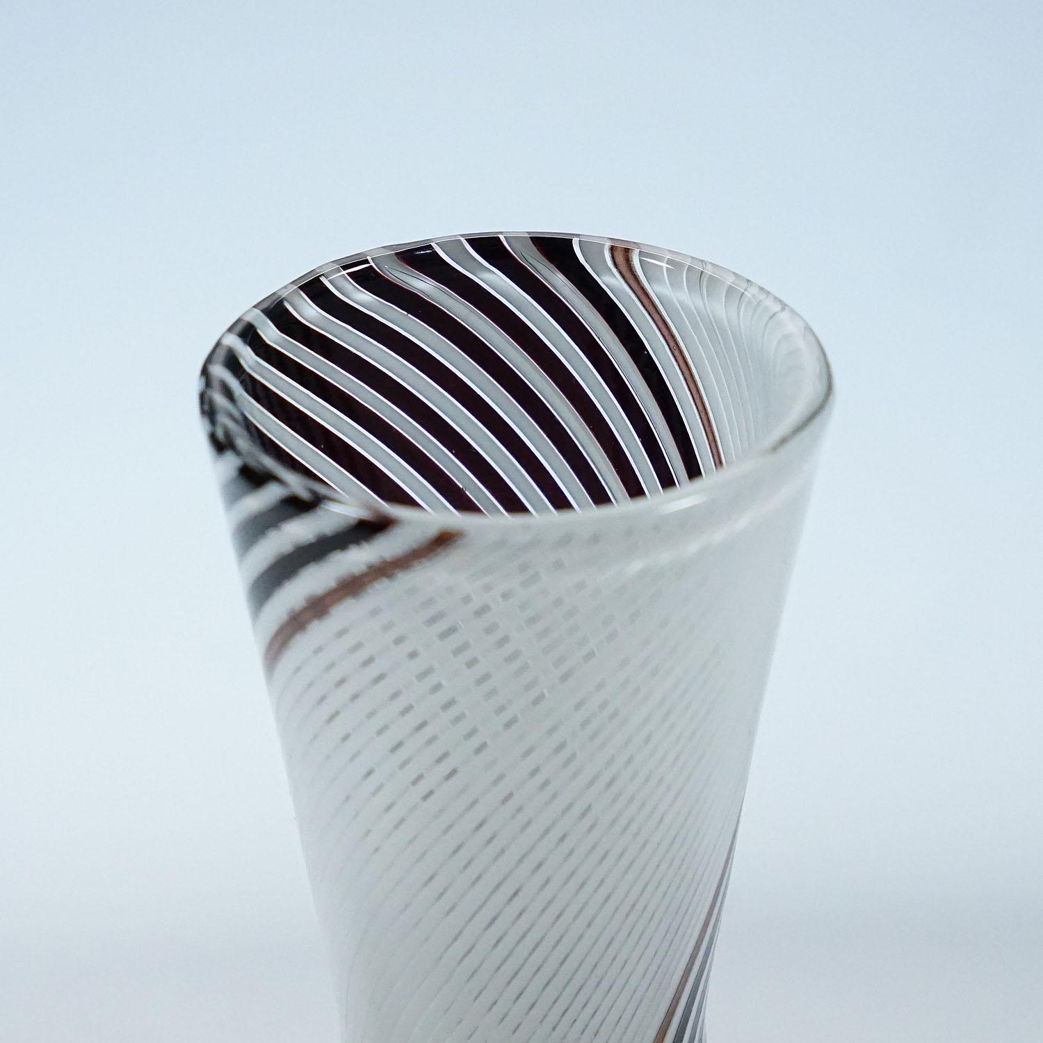 Vaso in vetro filigranato di Dino Martens per Aureliano Toso, 1950 ca. In condizioni buone in vendita a Berghuelen, DE