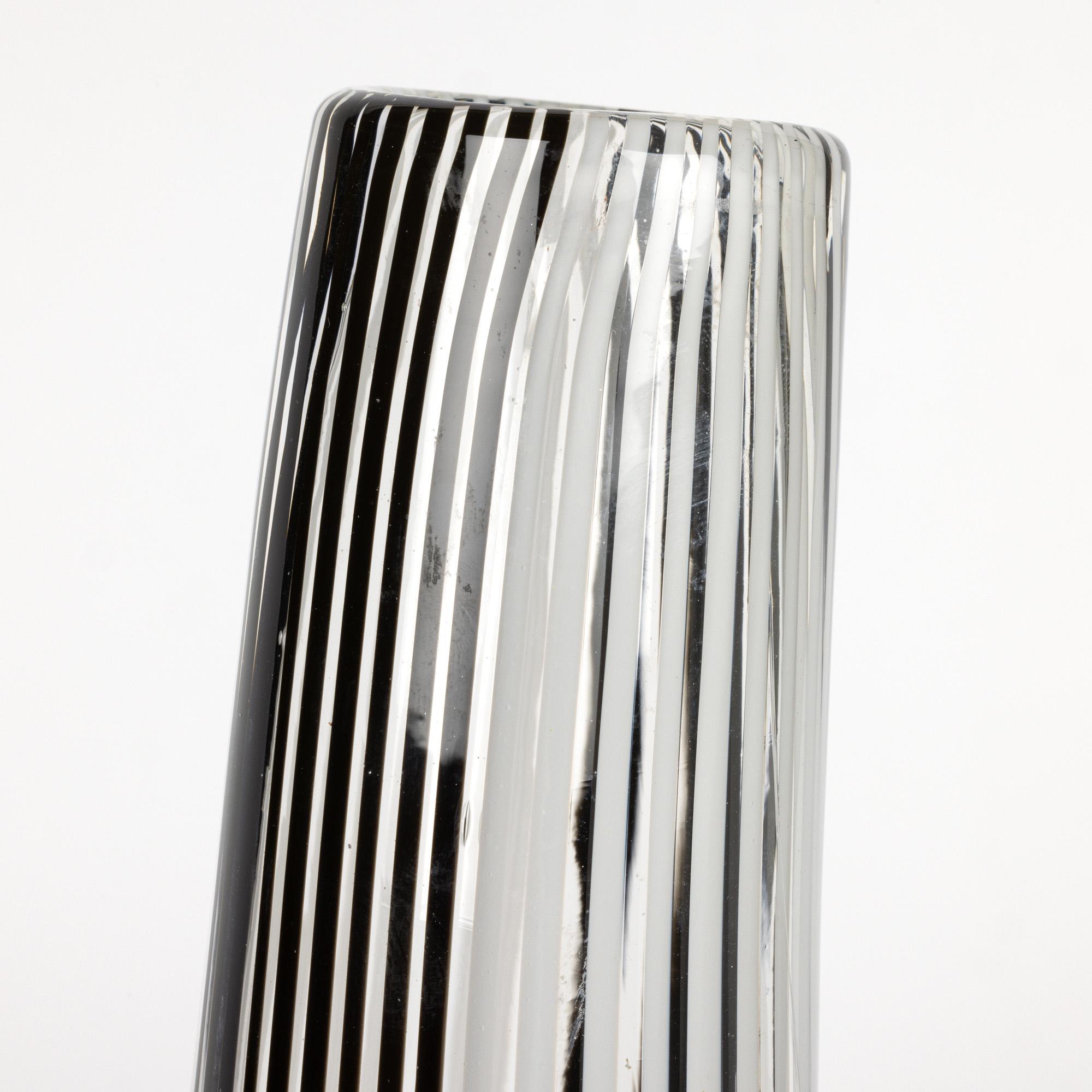 Dino Martens Italian Murano Bianca Nero Art Glass Vase 4