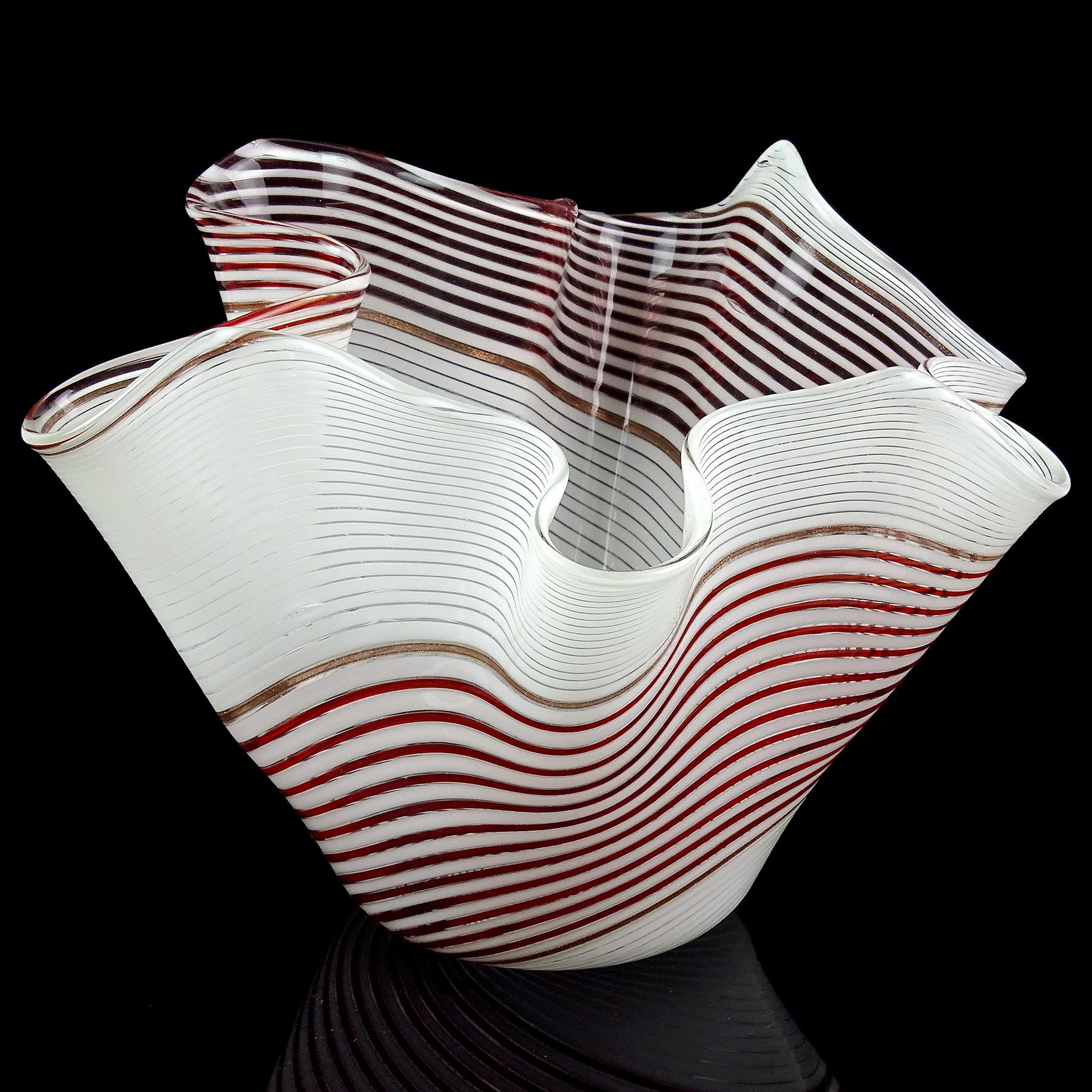 Beautiful vintage Murano hand blown red and white ribbons Italian art glass decorative fazzoletto / handkerchief flower vase. Documented to master designer Dino Martens for the Aureliano Toso workshop circa 1950s. Published design in many books and