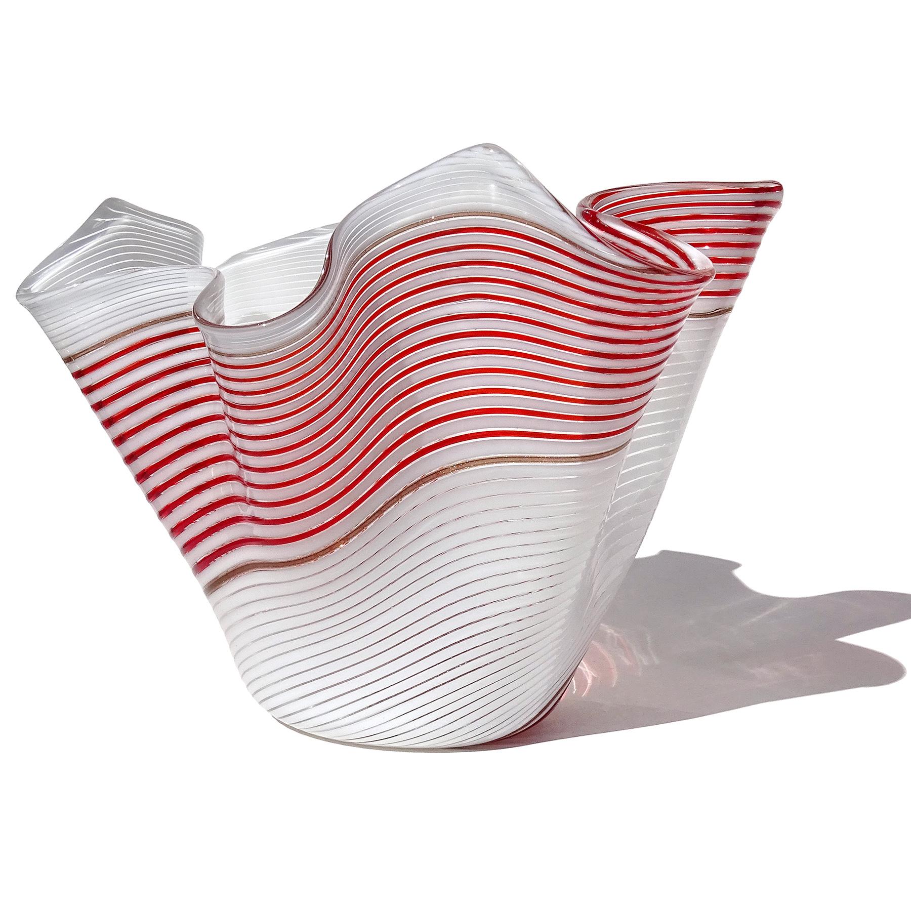 Dino Martens Murano 1950s Red White Ribbons Italian Art Glass Fazzoletto Vase In Good Condition For Sale In Kissimmee, FL
