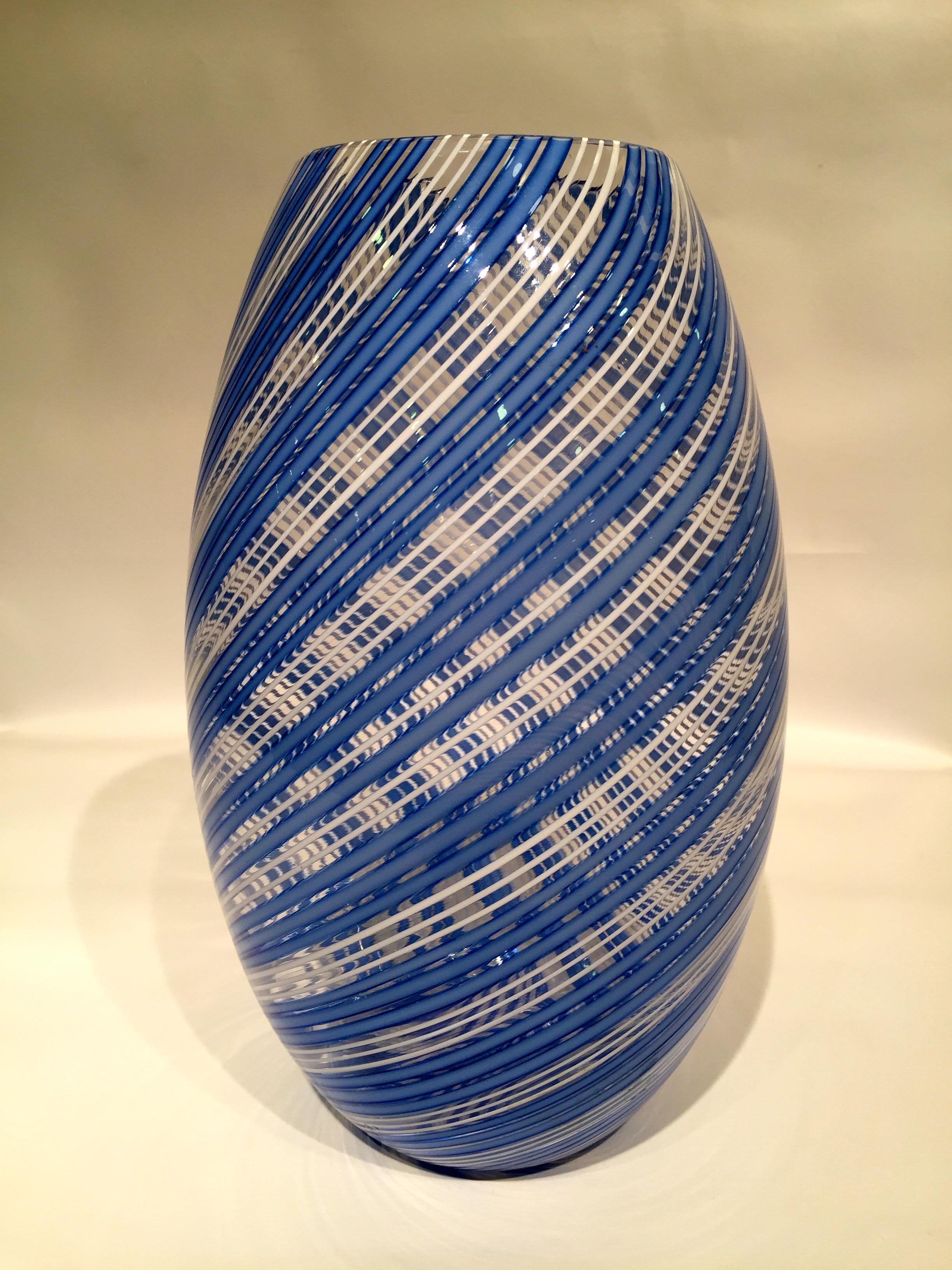 Dino Martens Murano artistic blown glass espiral vase, circa 1950.