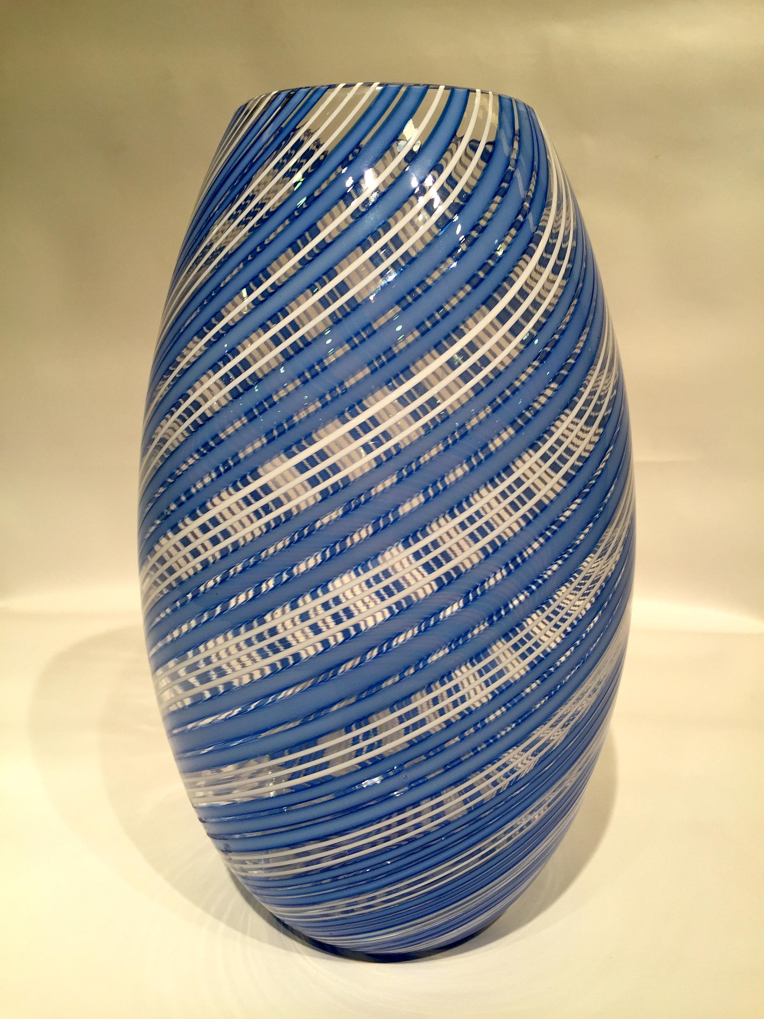 Mid-Century Modern Dino Martens Murano Artistic Blown Glass Espiral Vase, circa 1950