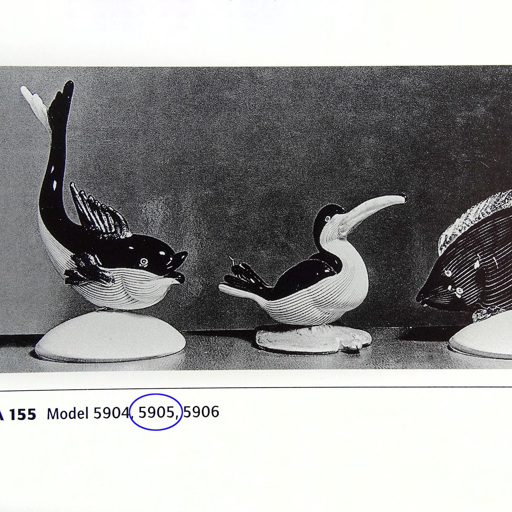 Dino Martens, Vogelskulptur aus italienischem Muranoglas, Schwarz-Weiß-Gold-Blattgold-Sockel (20. Jahrhundert) im Angebot