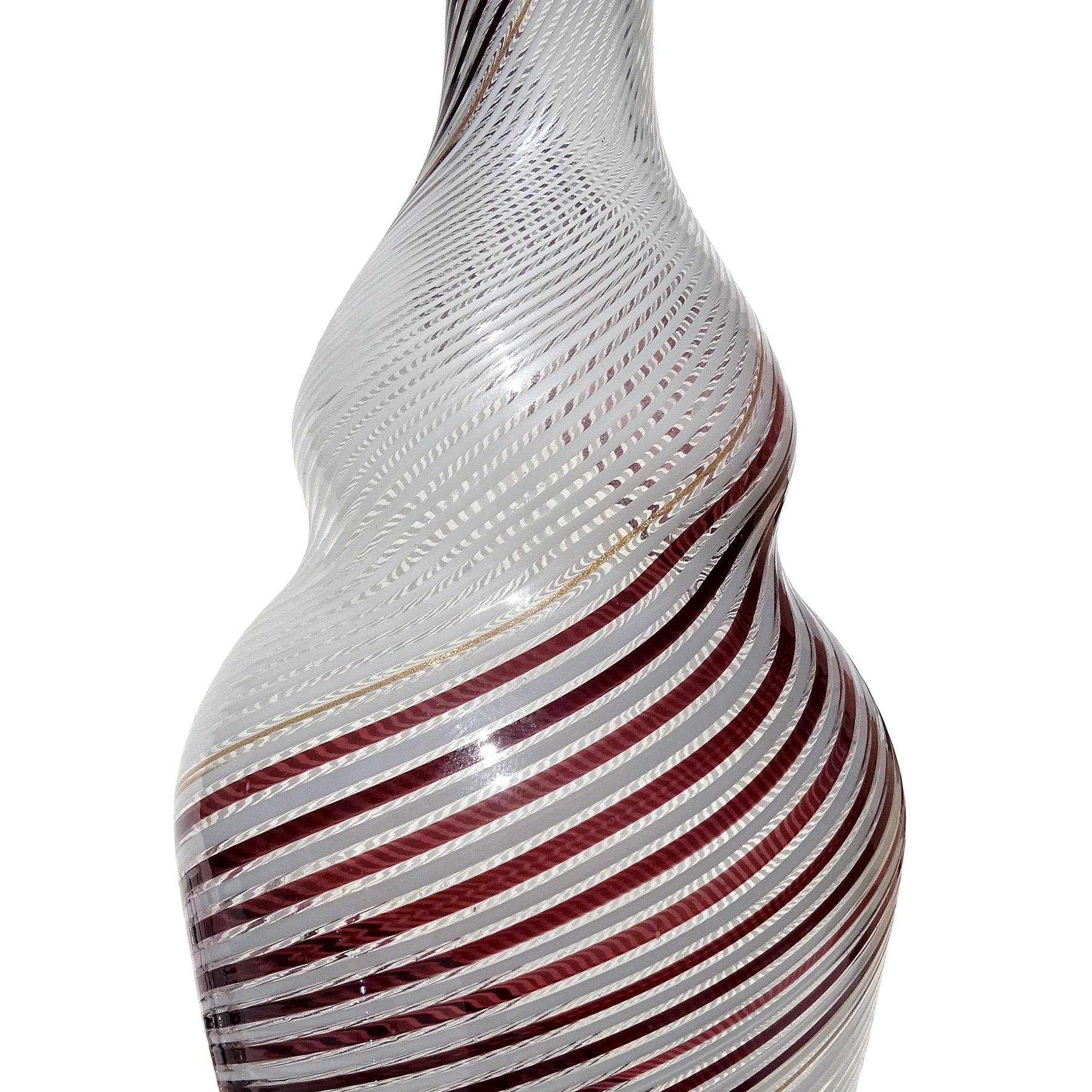 Dino Martens Murano Black White Swirl Ribbons Italian Art Glass Flower Vase In Good Condition For Sale In Kissimmee, FL