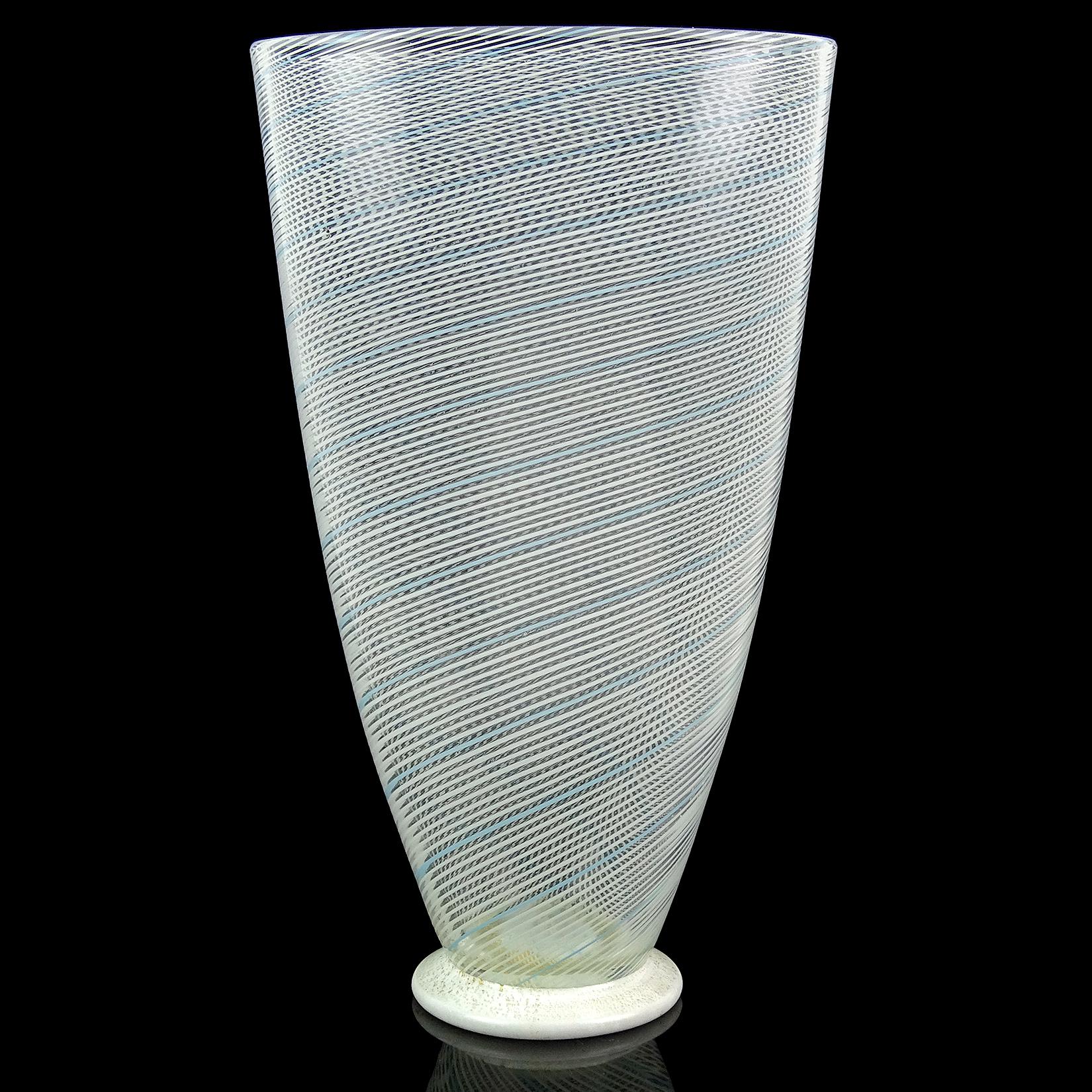 Beautiful vintage Murano hand blown blue and white Filigrana ribbons Italian art glass flower vase. Documented to designer Dino Martens for the Aureliano Toso Company. Dated to the 1950s, with original label underneath. Published as Model 2882 in
