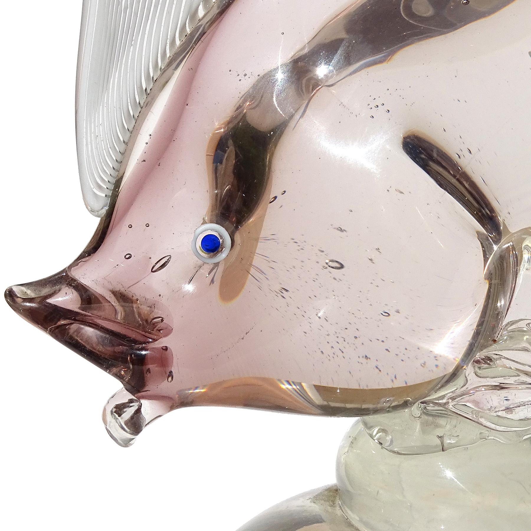 Schöne Vintage Murano mundgeblasen Sommerso weichen transparenten Champagner mit einem Hauch von lila italienischen Kunstglas Fisch auf Basis Skulptur. Dokumentiert für den Designer Dino Martens für Aureliano Toso, ca. 1950er Jahre. Veröffentlicht