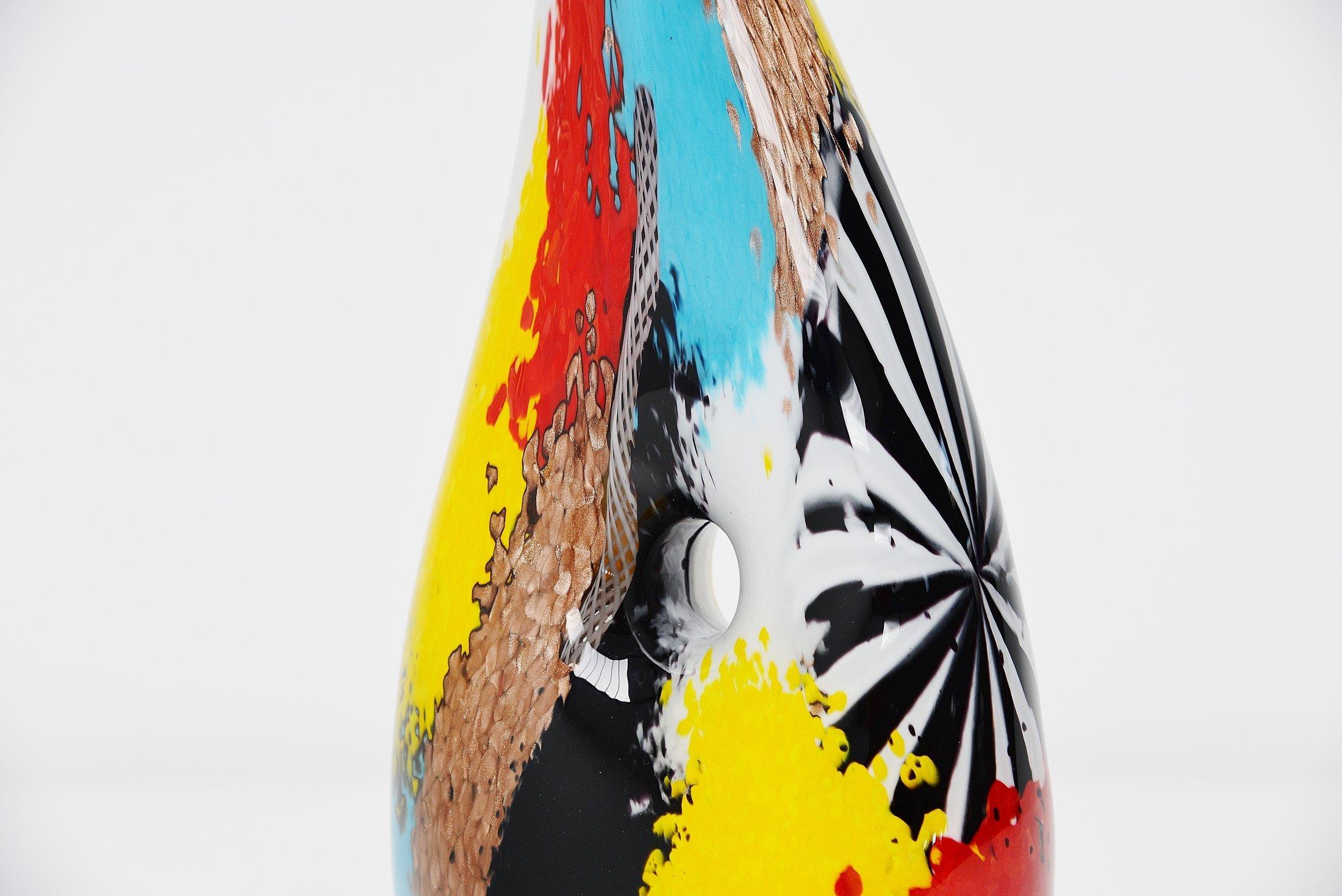 Spectacular vase designed by Dino Martens and manufacturer by Aureliano Toso, Murano, Italy, 1954. This vase is from the Oriente series and for me this is one of the nicest models. The vase is made of typical Murano glass and has very nice colors,
