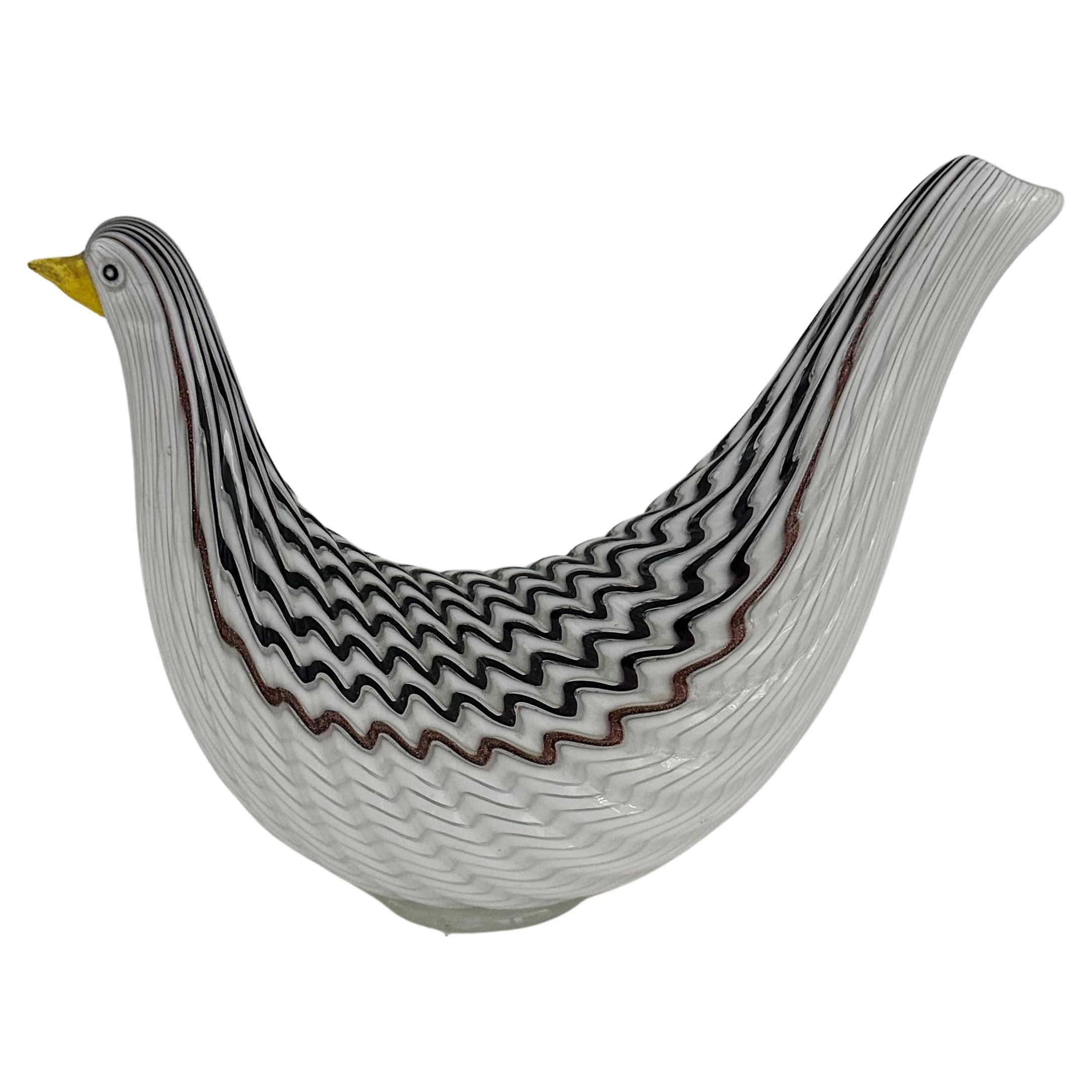Dino Martens Vase « Trina » avec oiseau en verre de Murano en vente