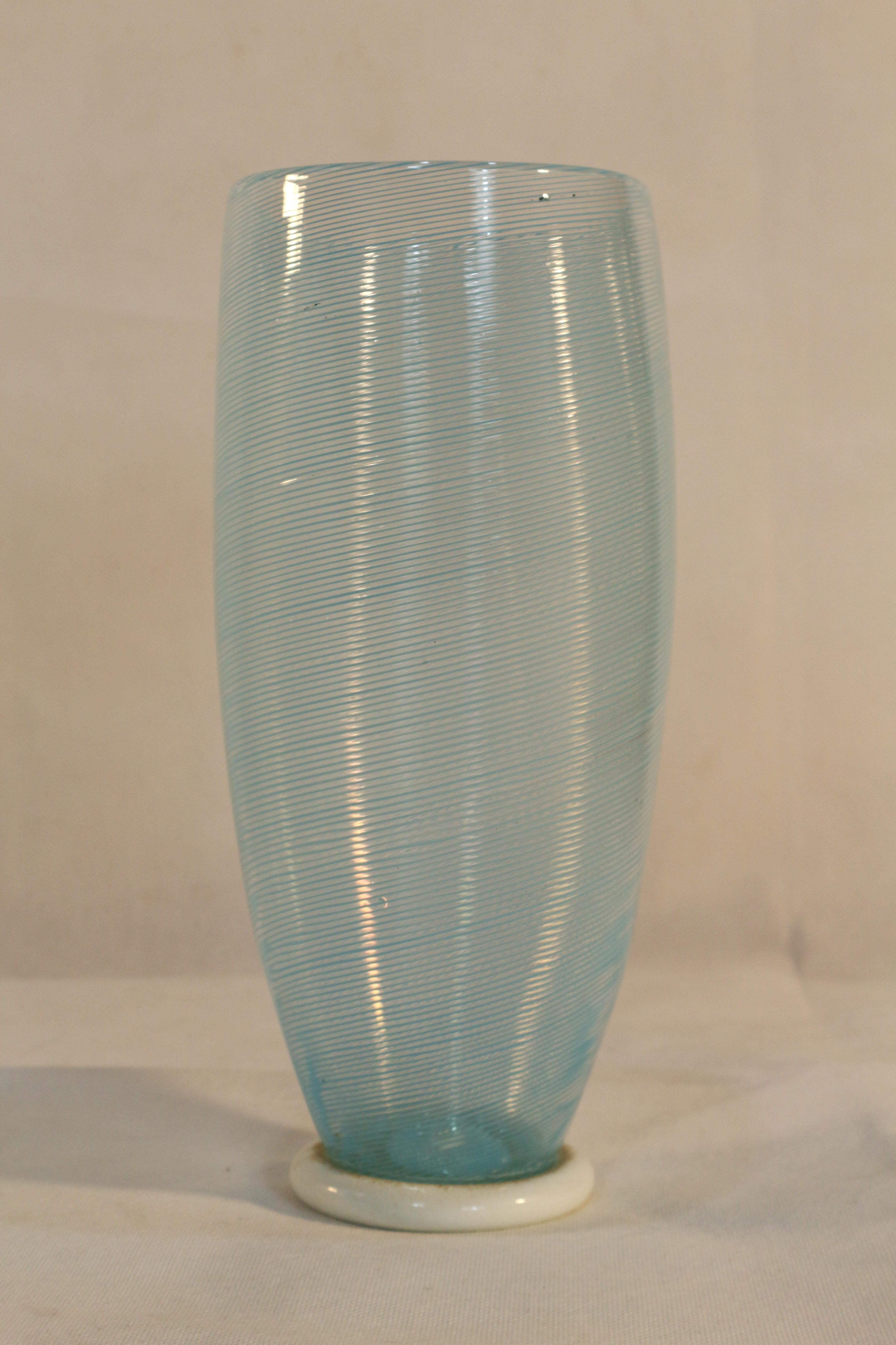 Fine 1960's vase designed by Dino Martens for Aurelino Toso Murano, made with the technique of 