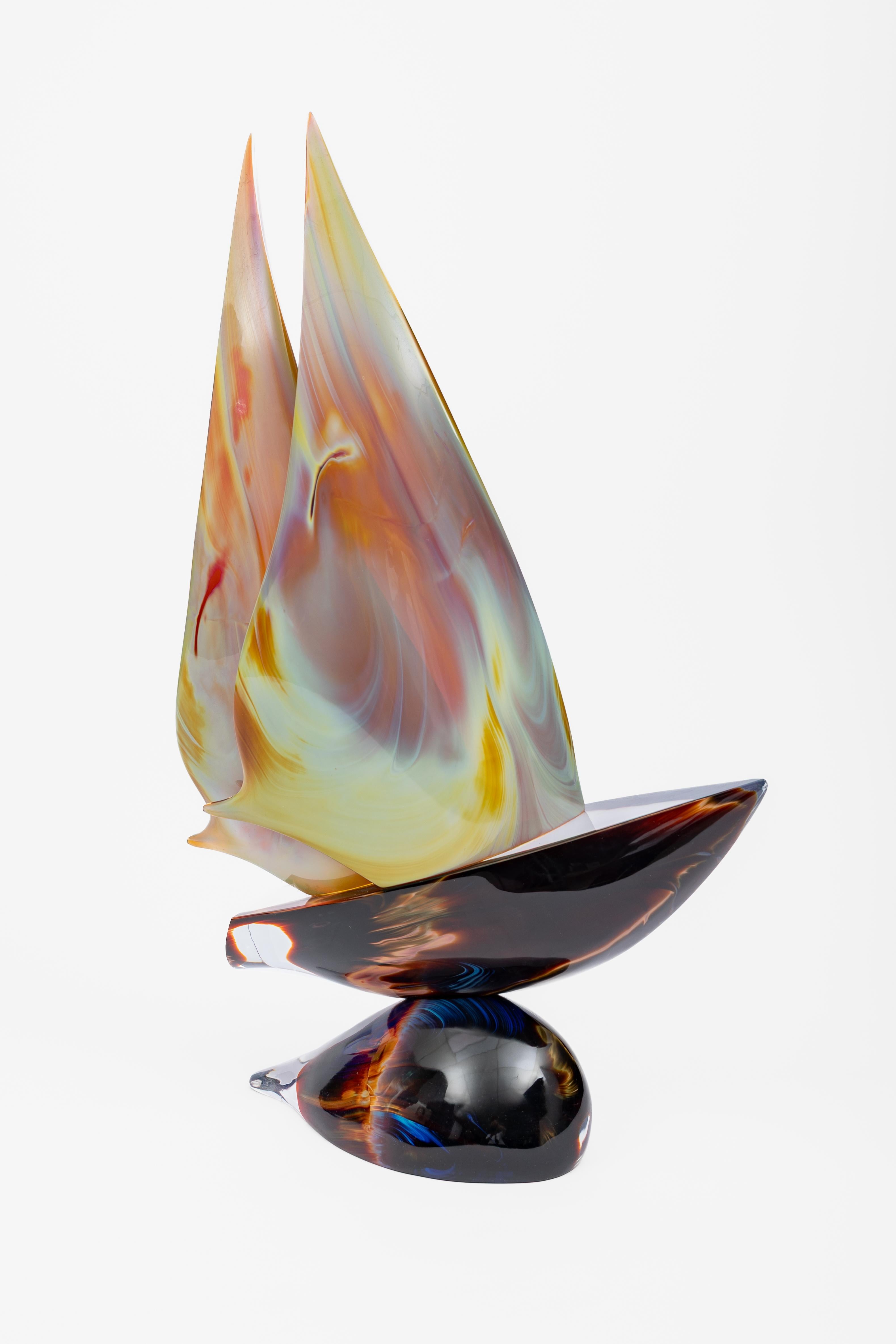 Fatto a mano Dino Rosin: Murano sailboat, calcedonia glass sculpture in vendita