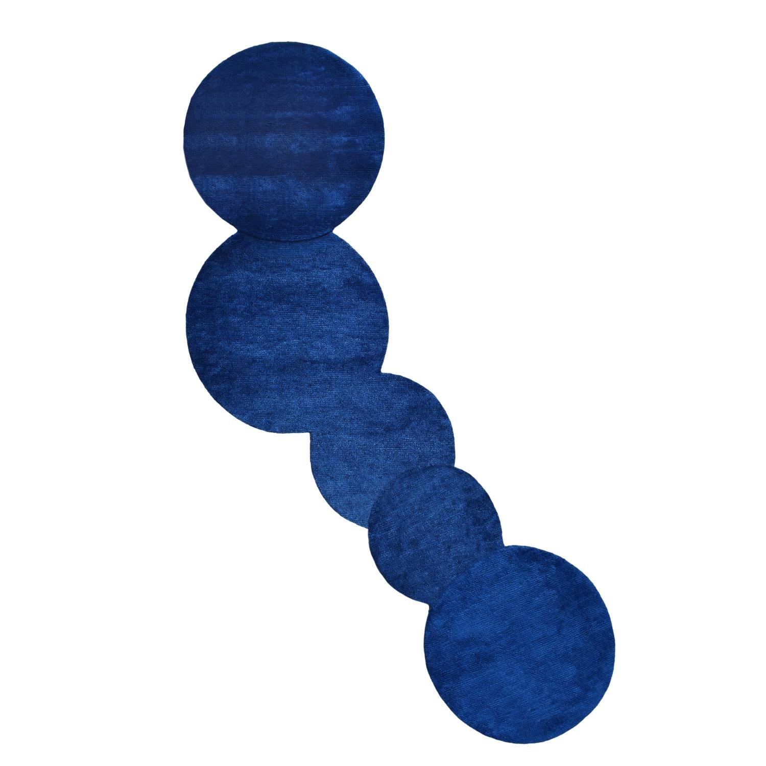 Antitesis, created by Dinodo Studio in collaboration with Nicolas Denino, is a dynamic piece from the New Life collection—a limited-edition series of art rugs that fuse traditional techniques with sculptural design. This collection, comprising five