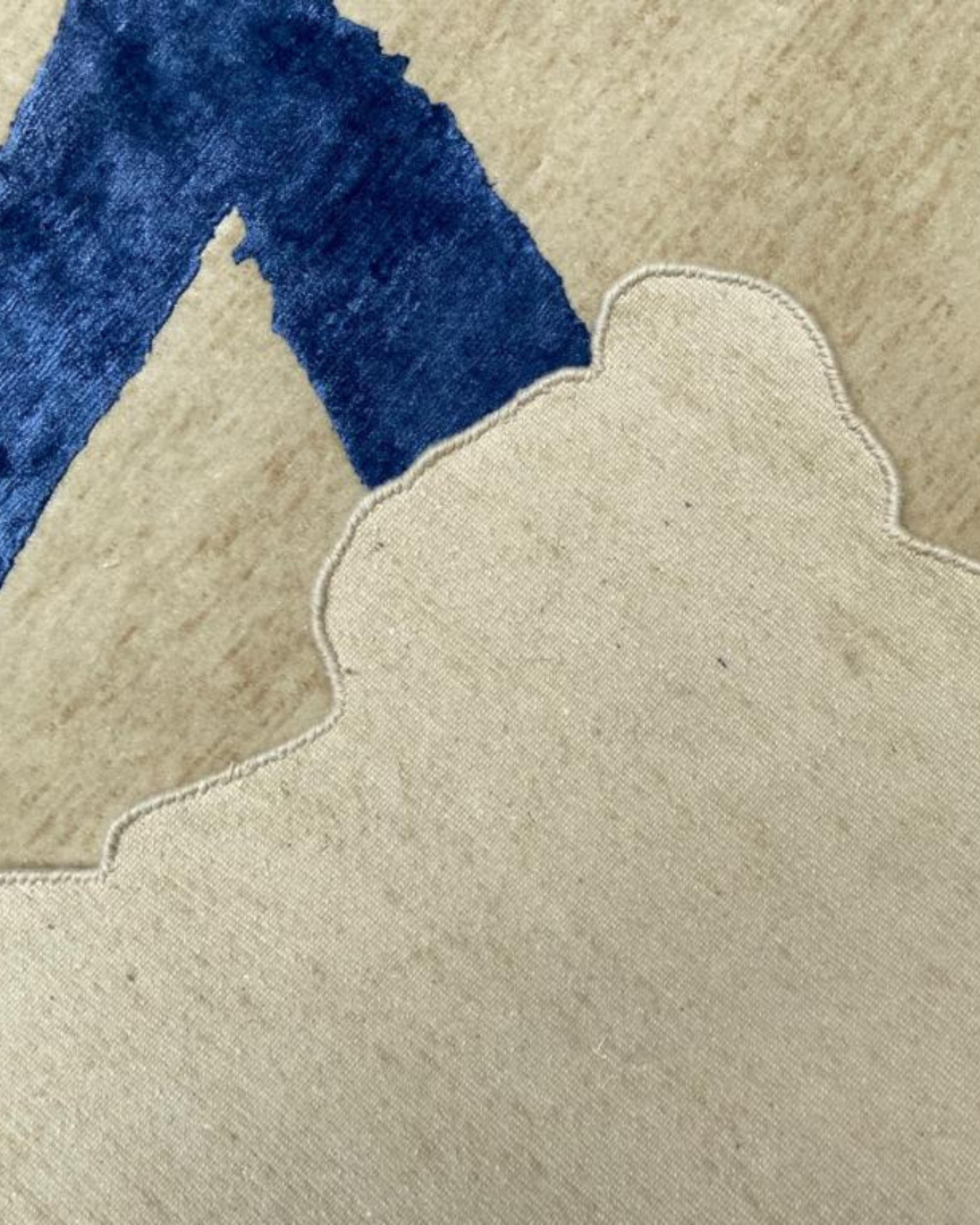 Modern Hand-Knotted Silk and Wool Rug by Dinodo Studio For Sale 3