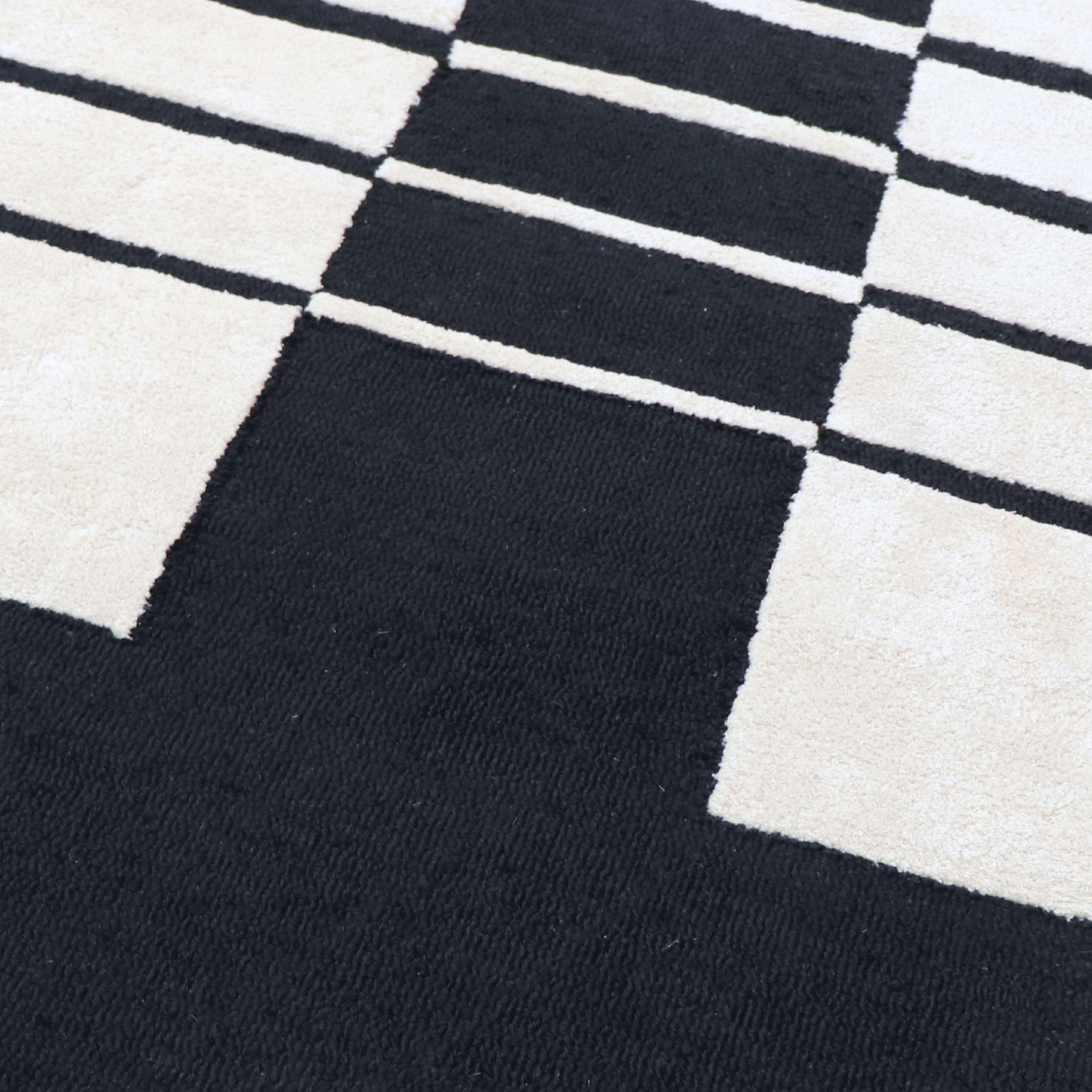 Passi nella Geometria, una sorprendente colaboración entre Marcello Morandini y Dinodo Studio, es una poderosa entrada en una colección de edición limitada que transforma el icónico lenguaje geométrico de Morandini en una forma táctil. Reflejo de su