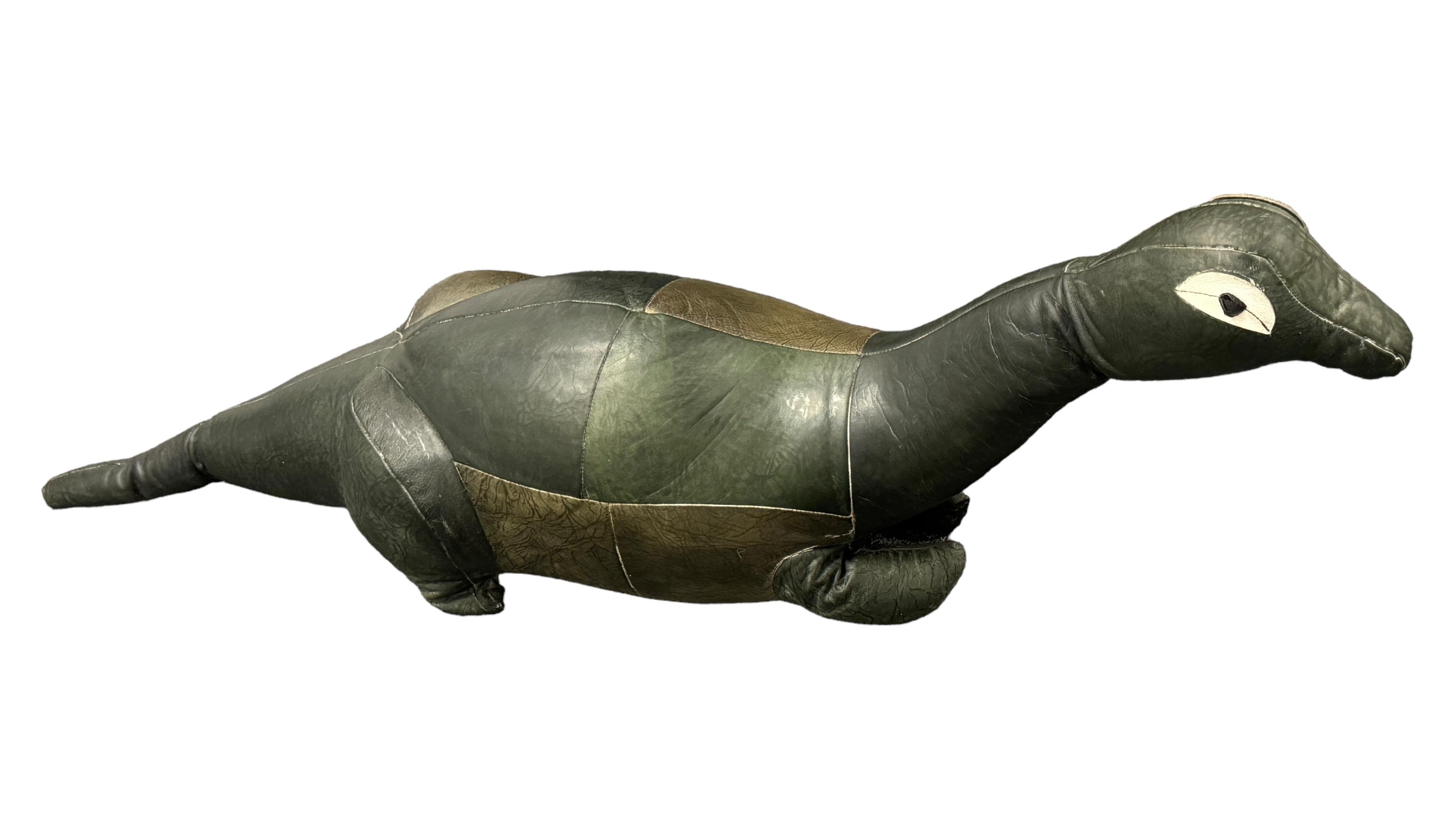 Dinosaurier Pouf Ottoman Fußhocker Poof Pouffe Mad aus Leder, 1970er Jahre im Angebot 1