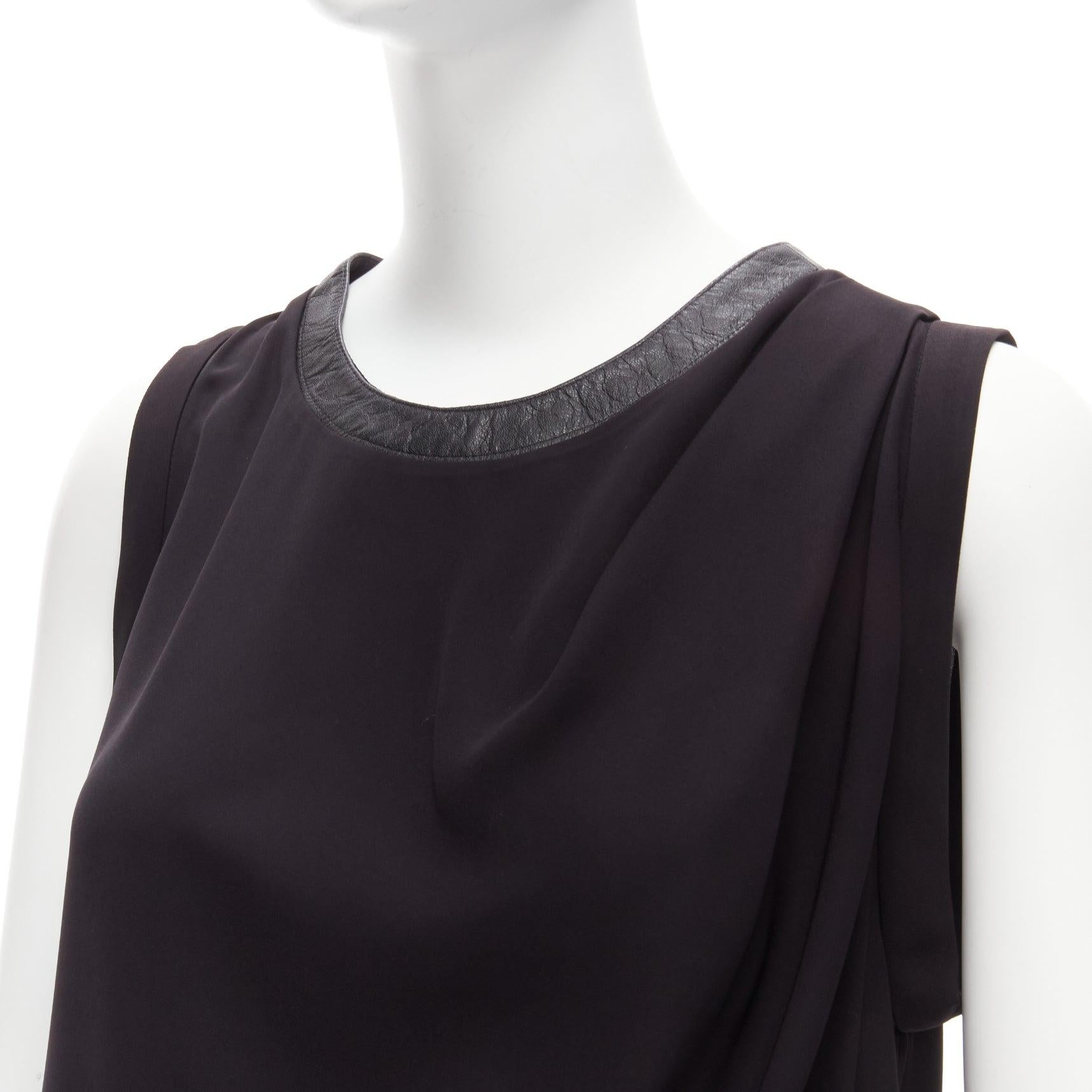 DION LEE schwarzer Lederbesatz runder Kragen seidiger Faltenwurf ärmelloses Tanktop AUS6 XS
Referenz: SNKO/A00416
Marke: Dion Lee
MATERIAL: Triacetat, Gemisch, Leder
Farbe: Schwarz
Muster: Solide
Verschluss: Pullover
Hergestellt in: