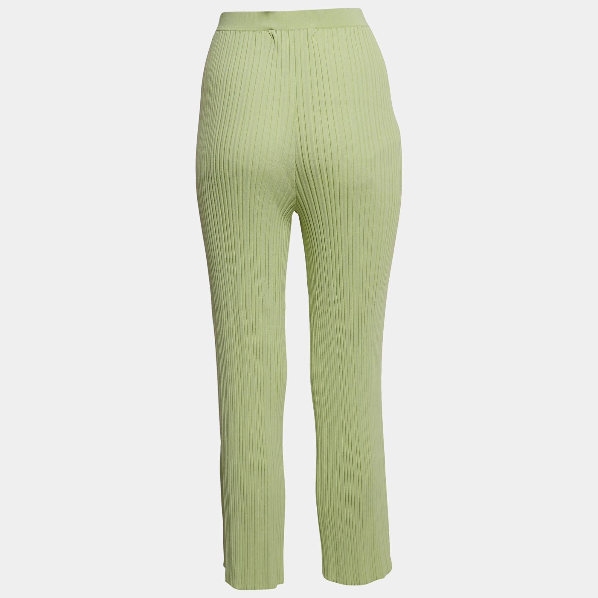 Les pantalons de Dion Lee témoignent d'une élégance moderne. La texture côtelée ajoute de la profondeur, tandis que la teinte vert menthe exsude la sophistication. Conçu pour le confort et le style, ce pantalon allie harmonieusement polyvalence et