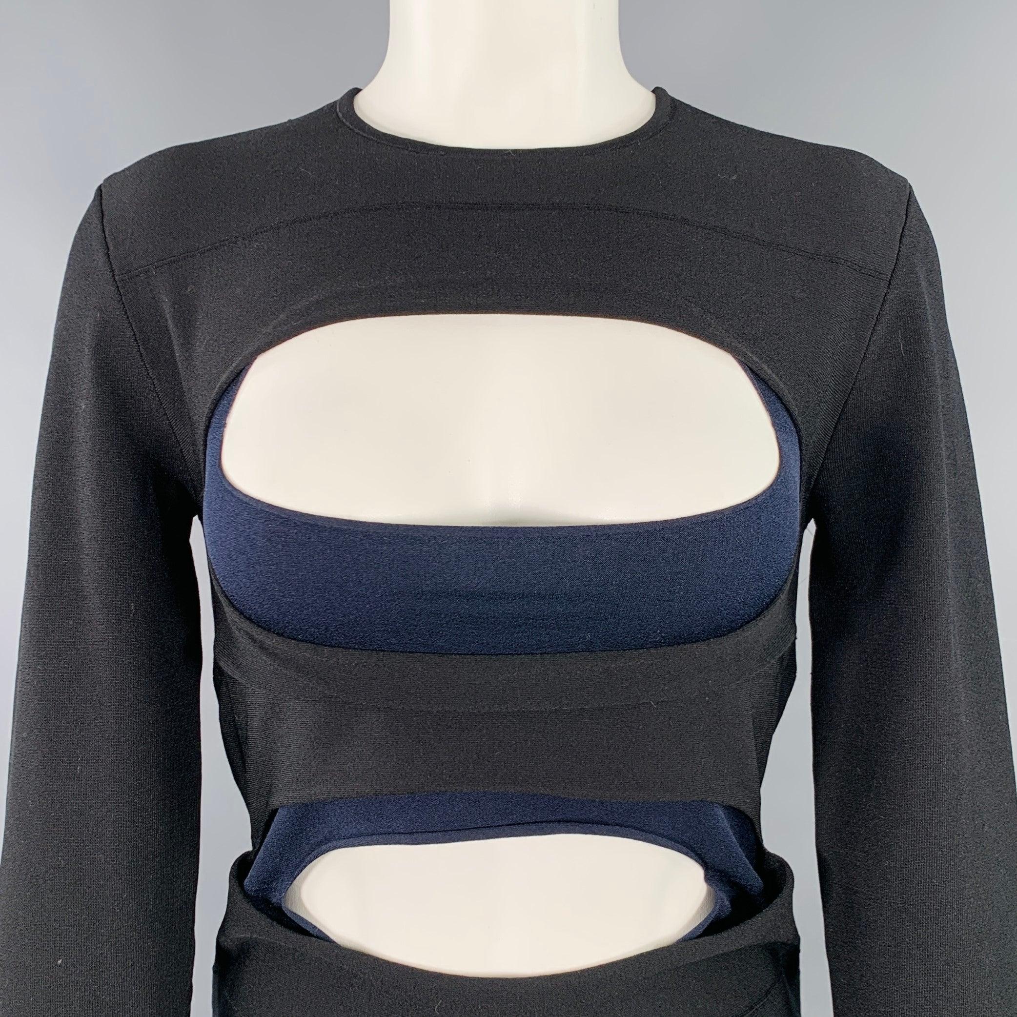 Minivestido DION LEE
en un tejido negro de mezcla de viscosa elástica con recortes a capas en azul marino, manga larga y cuello redondo.Nuevo con etiquetas. 

Marcado:   M 

Medidas: 
 
Hombros 15,5 pulgadas Busto: 29 pulgadas Cintura: 25 pulgadas