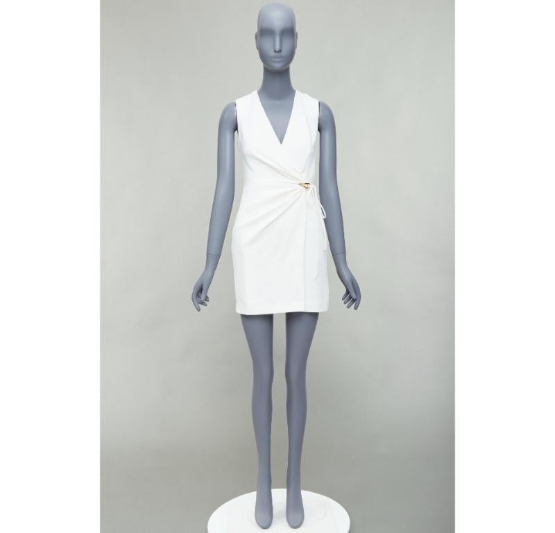 DION LEE vestido cruzado blanco con textura y detalles dorados UK6 XS en venta 4