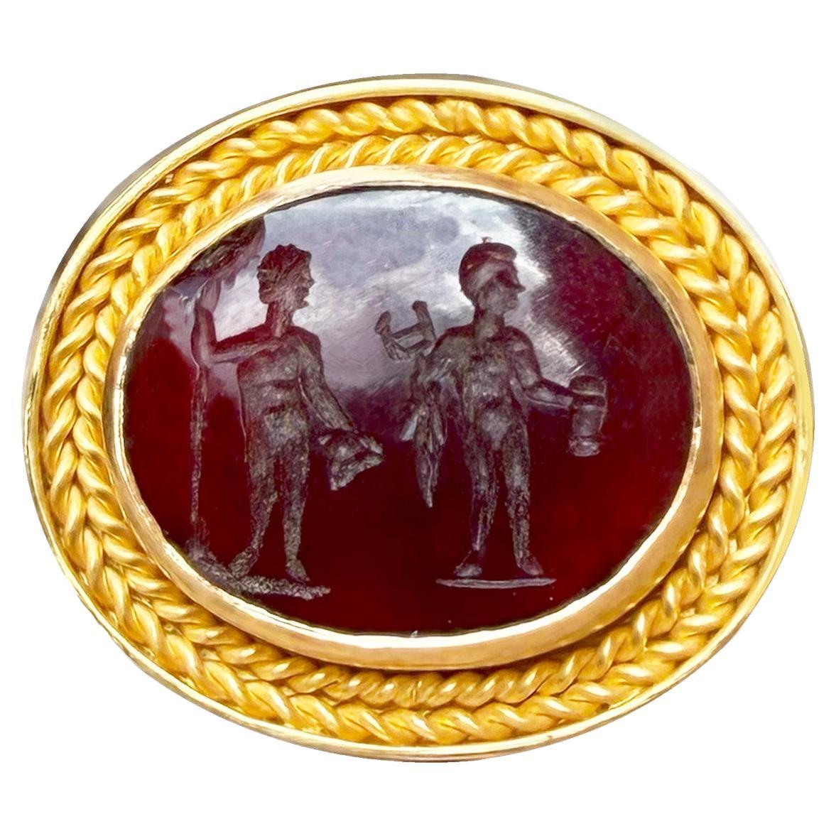 Dionysos et Apollon Intaille romaine en cornaline (Ier-2e s.) ADS) Bague de 22 carats en vente