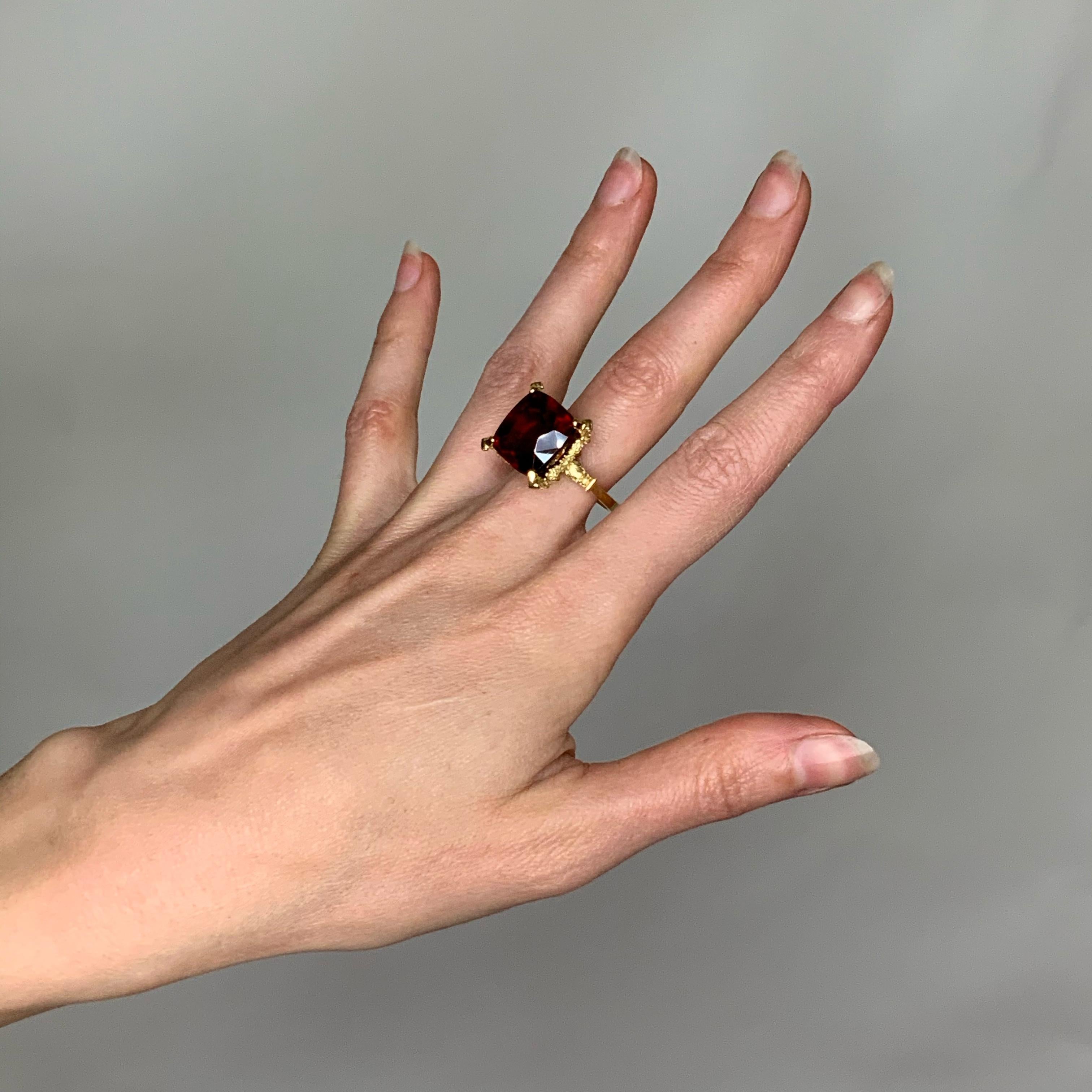 Dionysus and the Nymphs of Nysa Ring in 18kt Gold, Cushion Cut 20.98ct Garnet For Sale 3