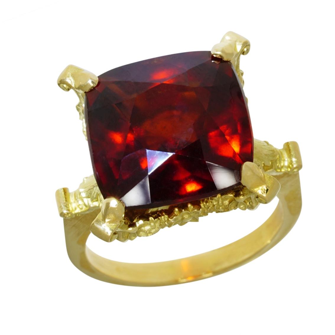 Dionysus and the Nymphs of Nysa Ring in 18kt Gold, Cushion Cut 20.98ct Garnet For Sale 4