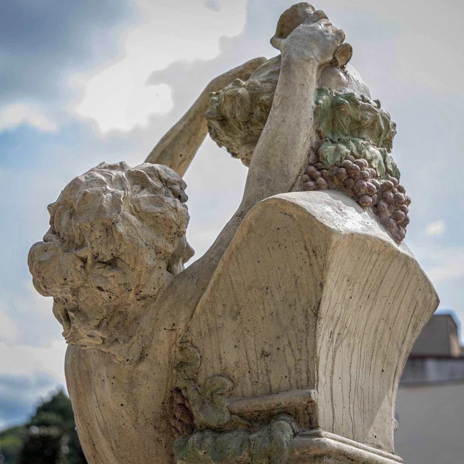 Pierre artificielle Groupe Dionysos en sculpture de jardin, 20e siècle en vente