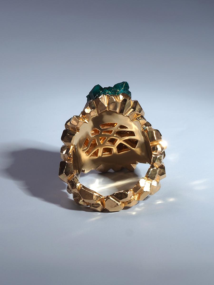 Dioptase Kristallring Gold Smaragd Grüner Stein Unisex Lord of the Ring Stil Ring  im Angebot 1