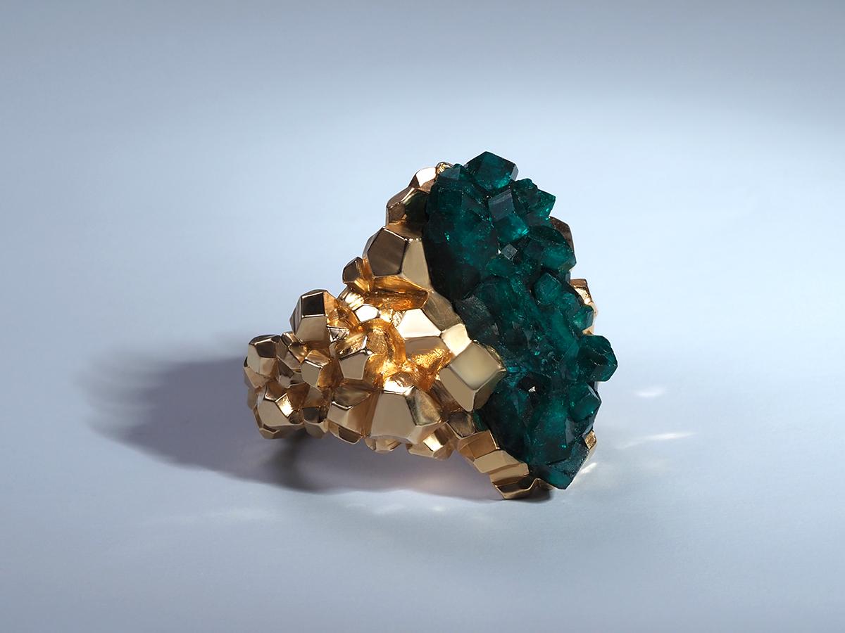 Dioptase Gold ring crystal chunky spiritual leader gift brutalist style unisex In New Condition For Sale In Berlin, DE