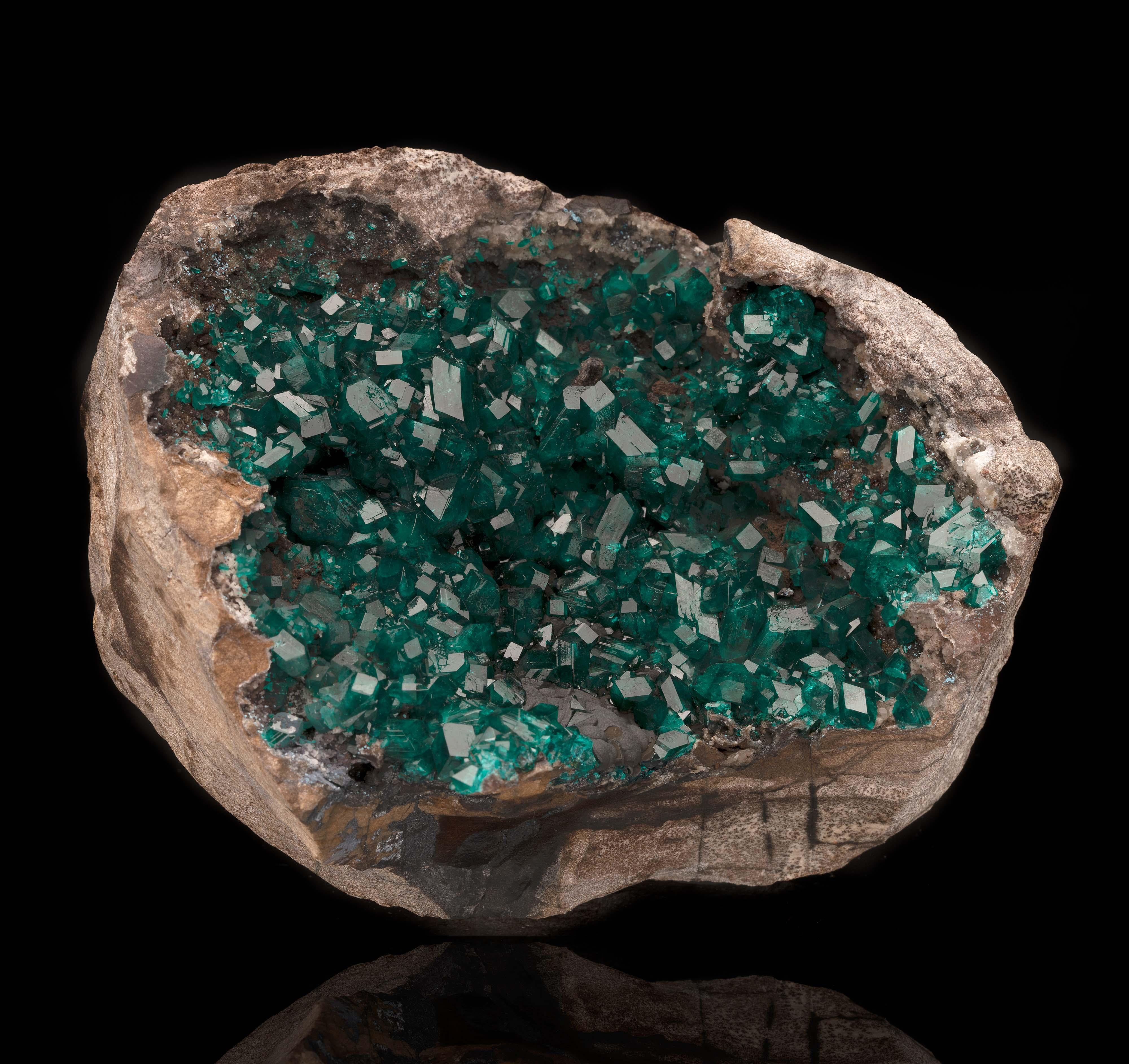 Dioptase on Goethite Vug In New Condition For Sale In New York, NY