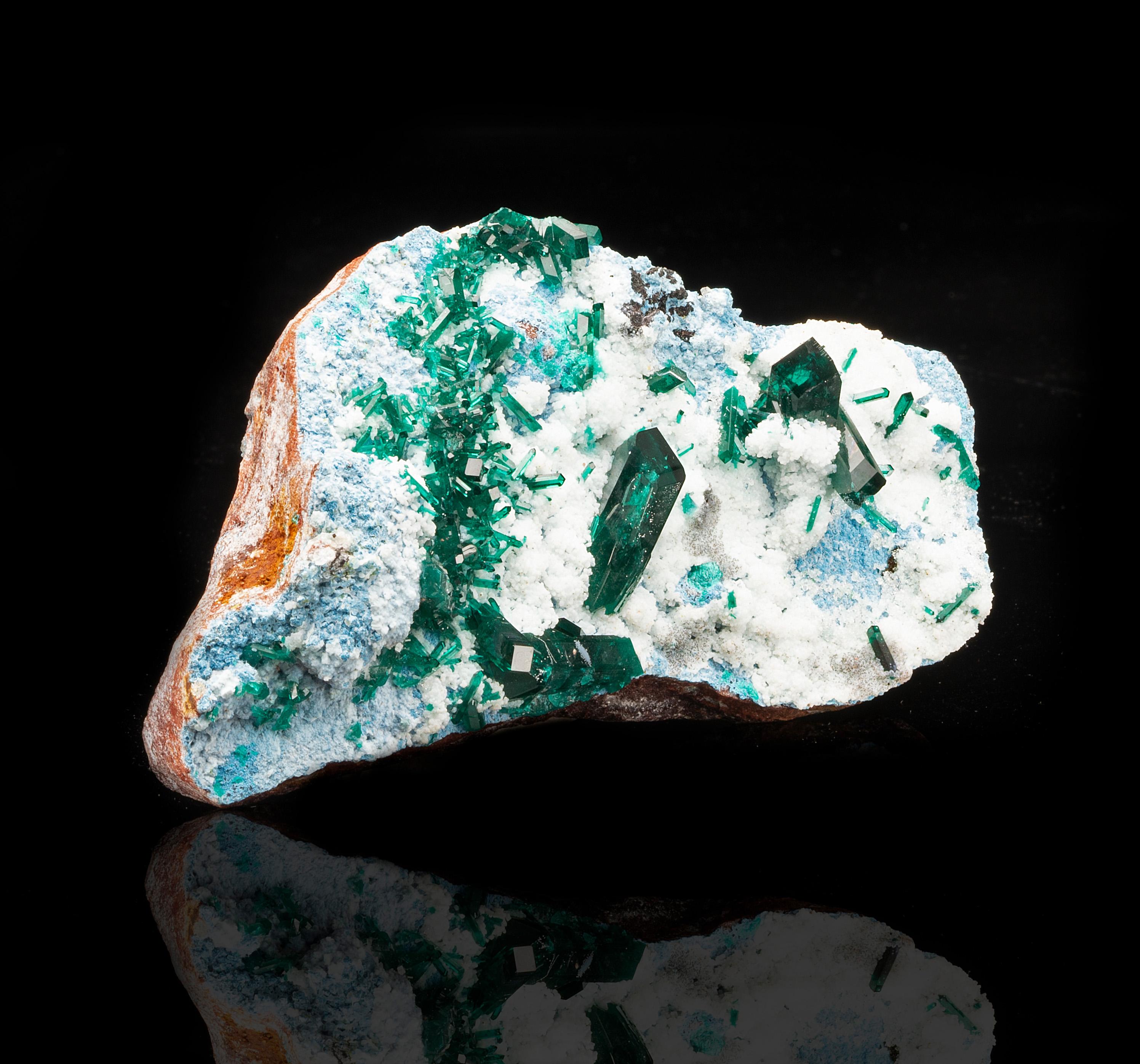 Dioptase on Plancheite and Calcite In New Condition For Sale In New York, NY