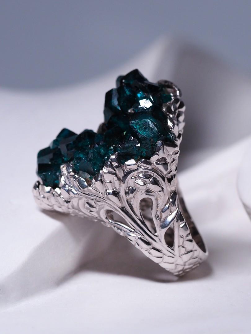 Dioptase Silver Ring large Natural Crystals Emerald Green Statement gift for men In New Condition For Sale In Berlin, DE