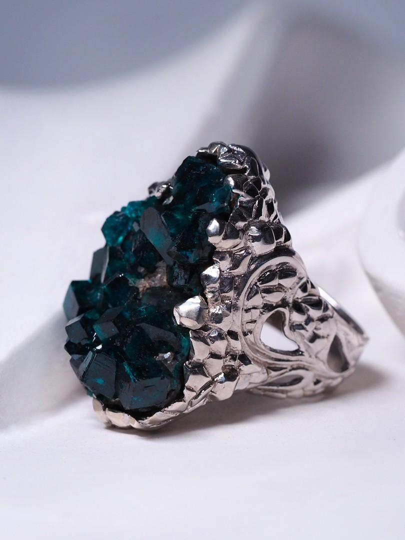 Dioptase Silver Ring Natural Crystals Dark Bluish Green Uncut Forest Witch Style In New Condition For Sale In Berlin, DE