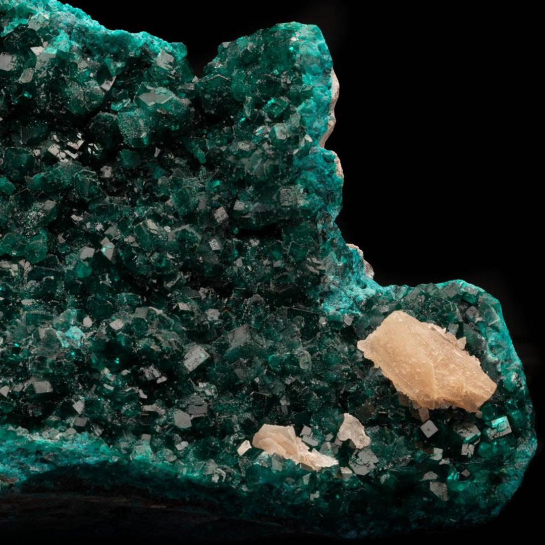 Dioptase mit Calcite (21. Jahrhundert und zeitgenössisch) im Angebot