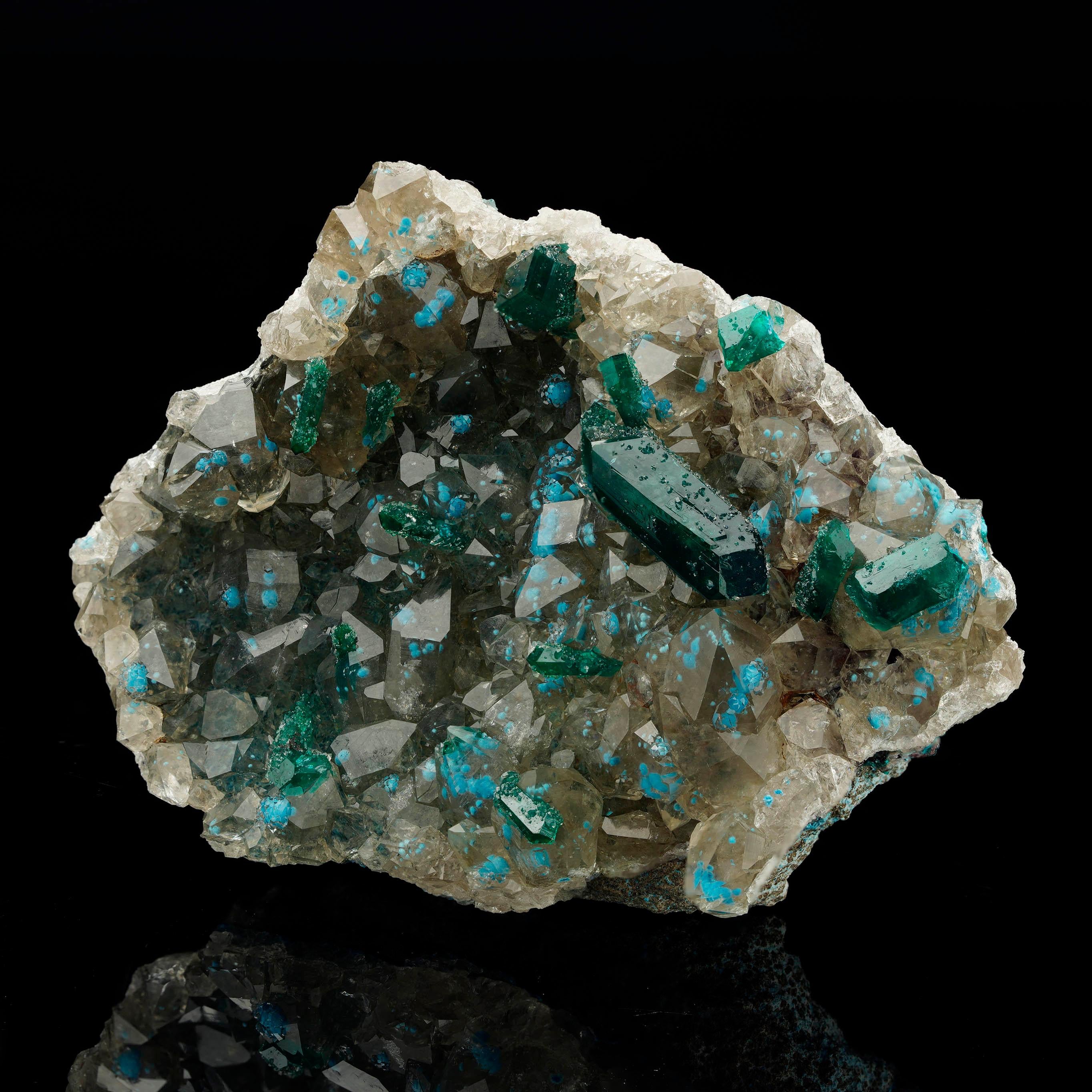 Congolese Dioptasio con plancheite su calcite II in vendita