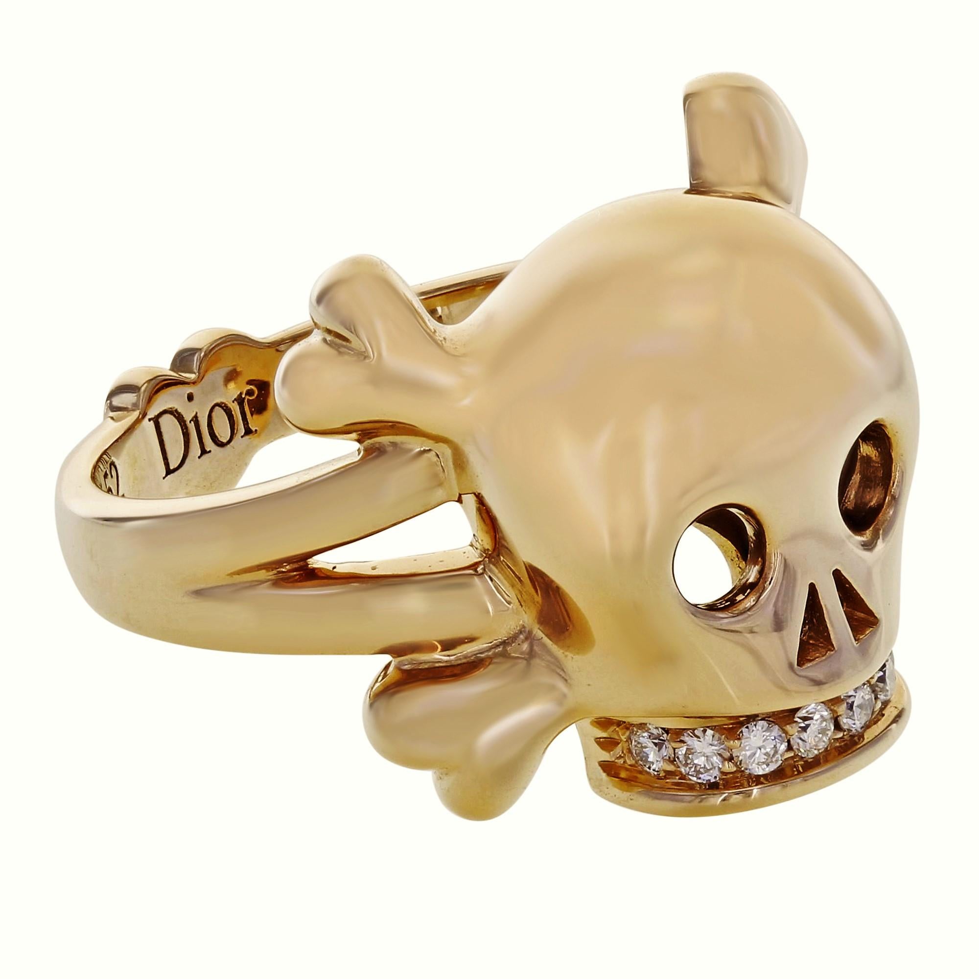 Dior 18K Rose Gold Diamond Skull Ring 0.08 Cttw Size 6.25 EU 52

18K Rose Gold Diamond Skull Ring by Christian Dior. Smooth skull and crossbones with diamond encrusted teeth, representing eternal love. 

Weight: 9.7 g
Carat Weight: 0.08 cts
Ring