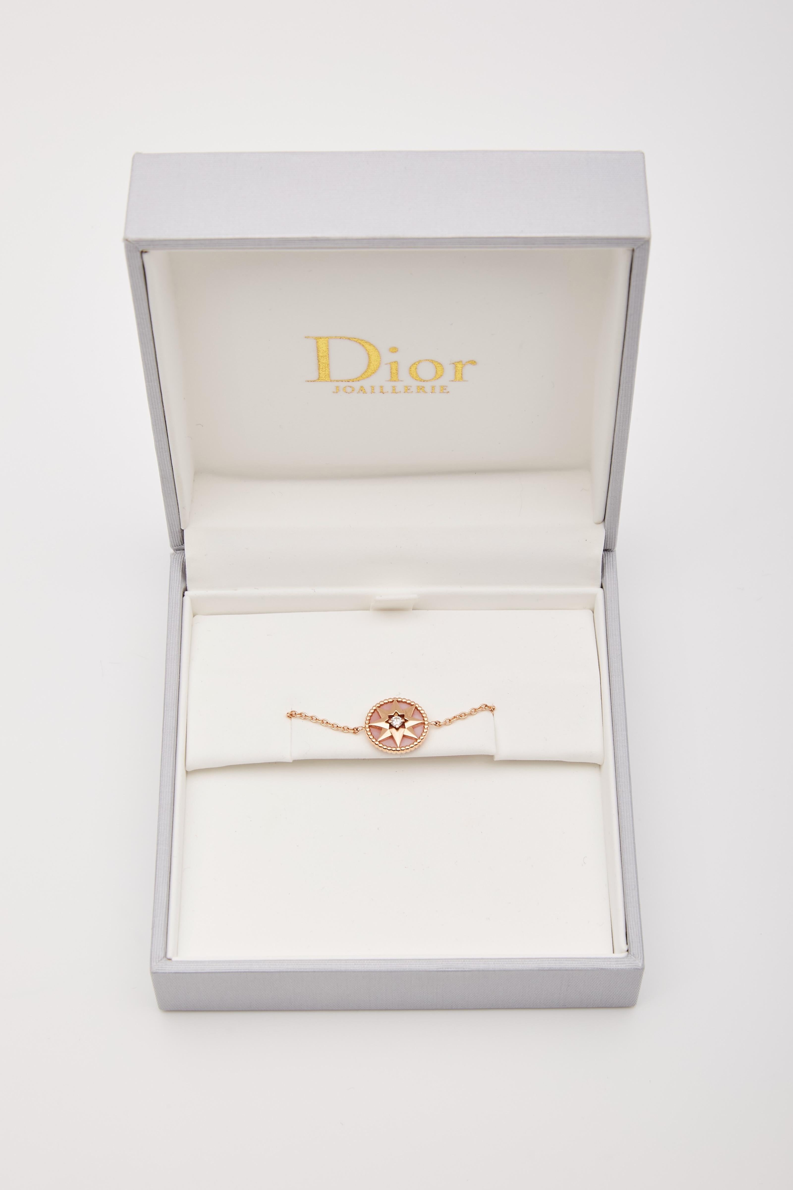 DIOR 18K DIAMOND  ROSE DE VENTS CHARM BRACELET

Introducing the Dior star motif charm rose gold pearl bracelet. The bracelet features an 18 karat rose gold chain with a star pendant adorned with a beautiful central diamond. The bracelet is finished