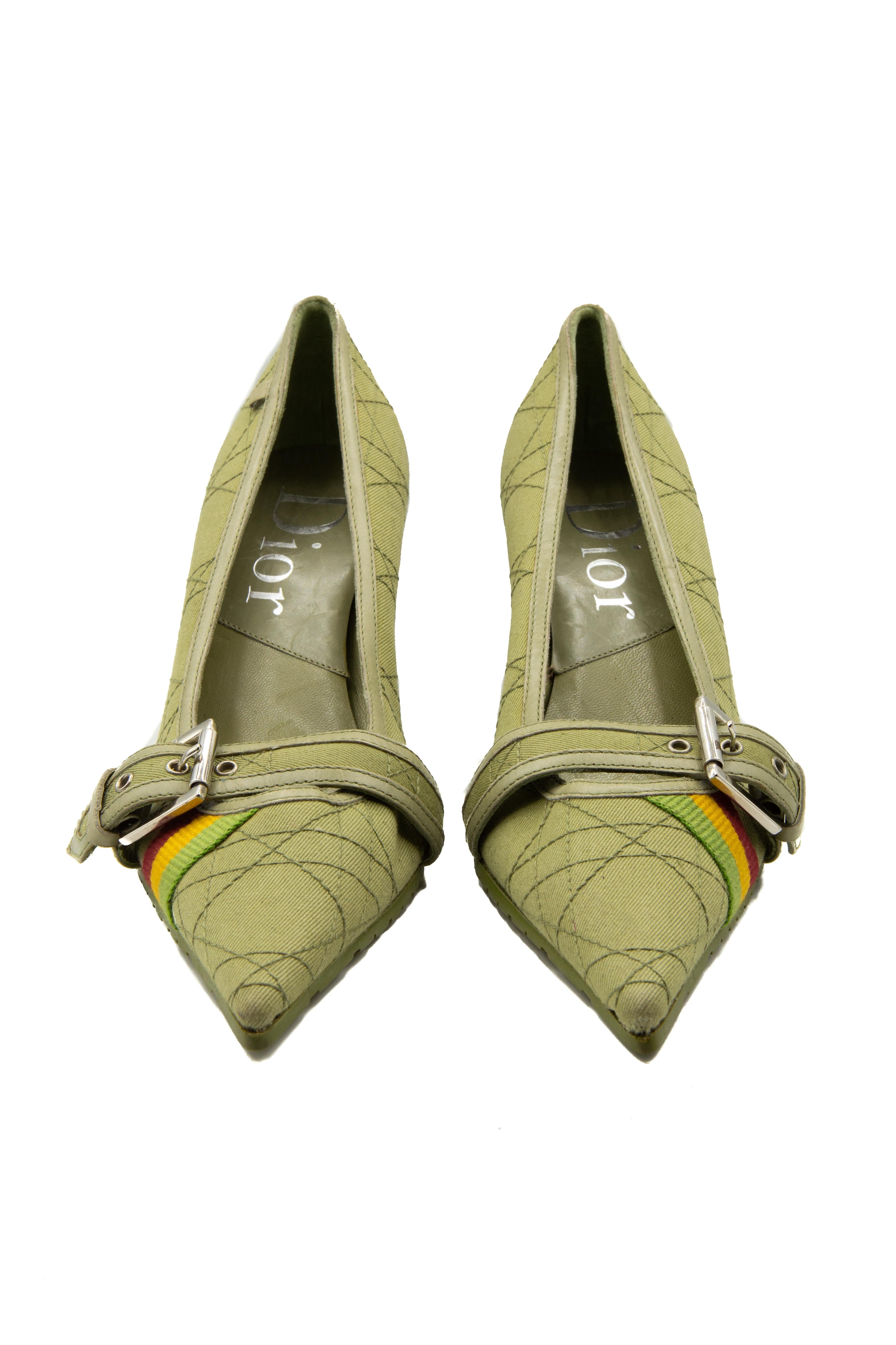 These Green canvas and leather quilted heels from Galliano Era Dior are from the 2004 RTW 'Rasta' collection. Features iconic Dior tread, Quilt stitching, buckle strap detail, tri-colour stripe trim and a kitten heel.

Size 36.5



