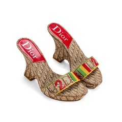 Dior 2004: scarpe con tacco a zeppa in tela Diorissimo con motivo Rasta Monogram