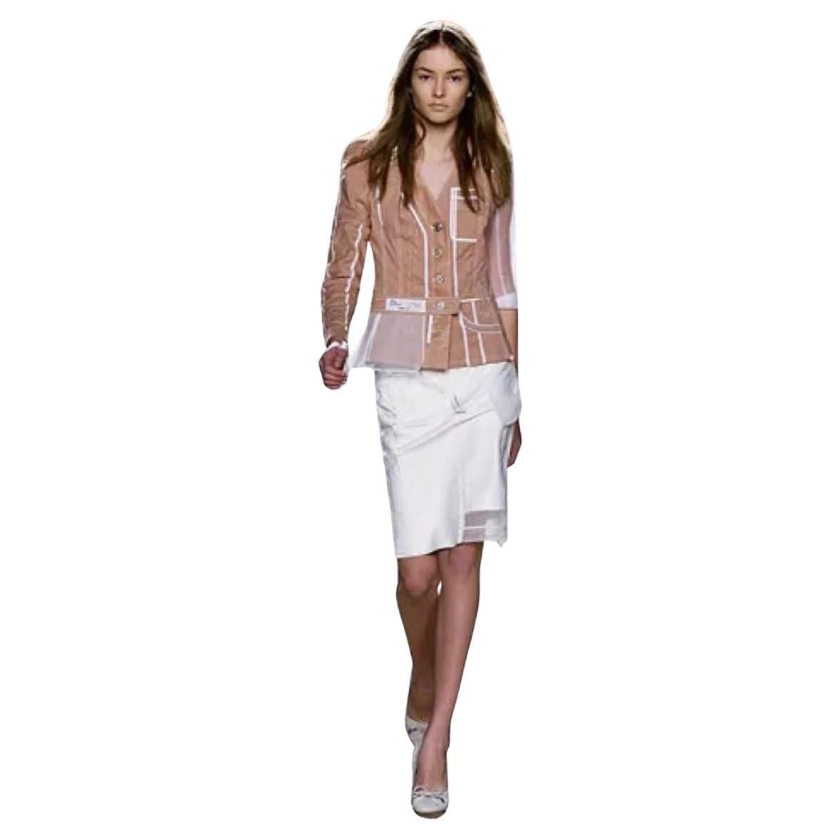 Dior 2006 SS Galliano Denim runway skirt
Designer John Galliano by Christian Dior
Collection: Christian Dior spring 2006 READY-TO-WEAR
Country of production: France
Christian Dior style: 6E12033040
Marked Size: 6 US 42 It 38 Fr
Waist size: 83 cm /