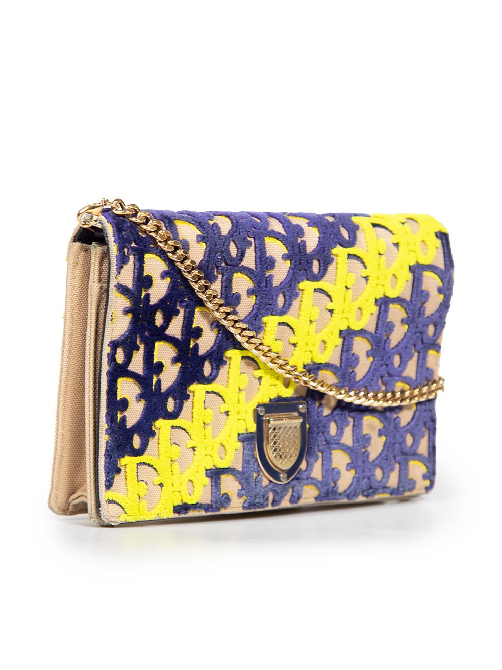 CONDITION is Very good. Minimal wear to bag is evident. Minimal wear to bottom corners of the bag and the flap with discolouration and abrasion and on the upper corners on the left and right side of the flap. Scratches are found on the interior of