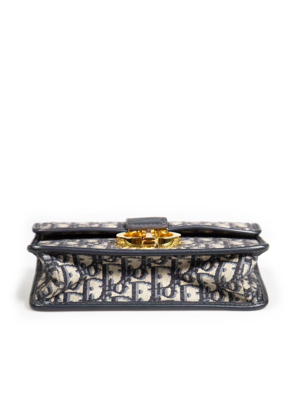 Dior 2017 Navy 30 Montaigne Chain Bag In Good Condition In London, GB