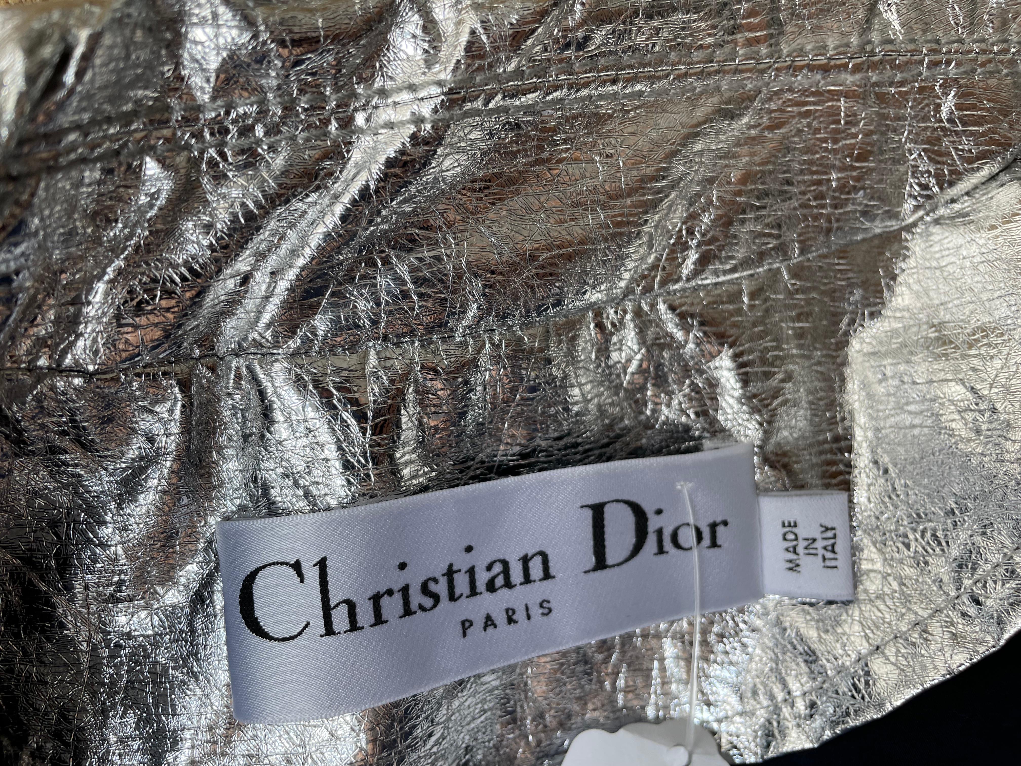Dior - Imperméable de défilé argenté, taille F34, 2018  en vente 2