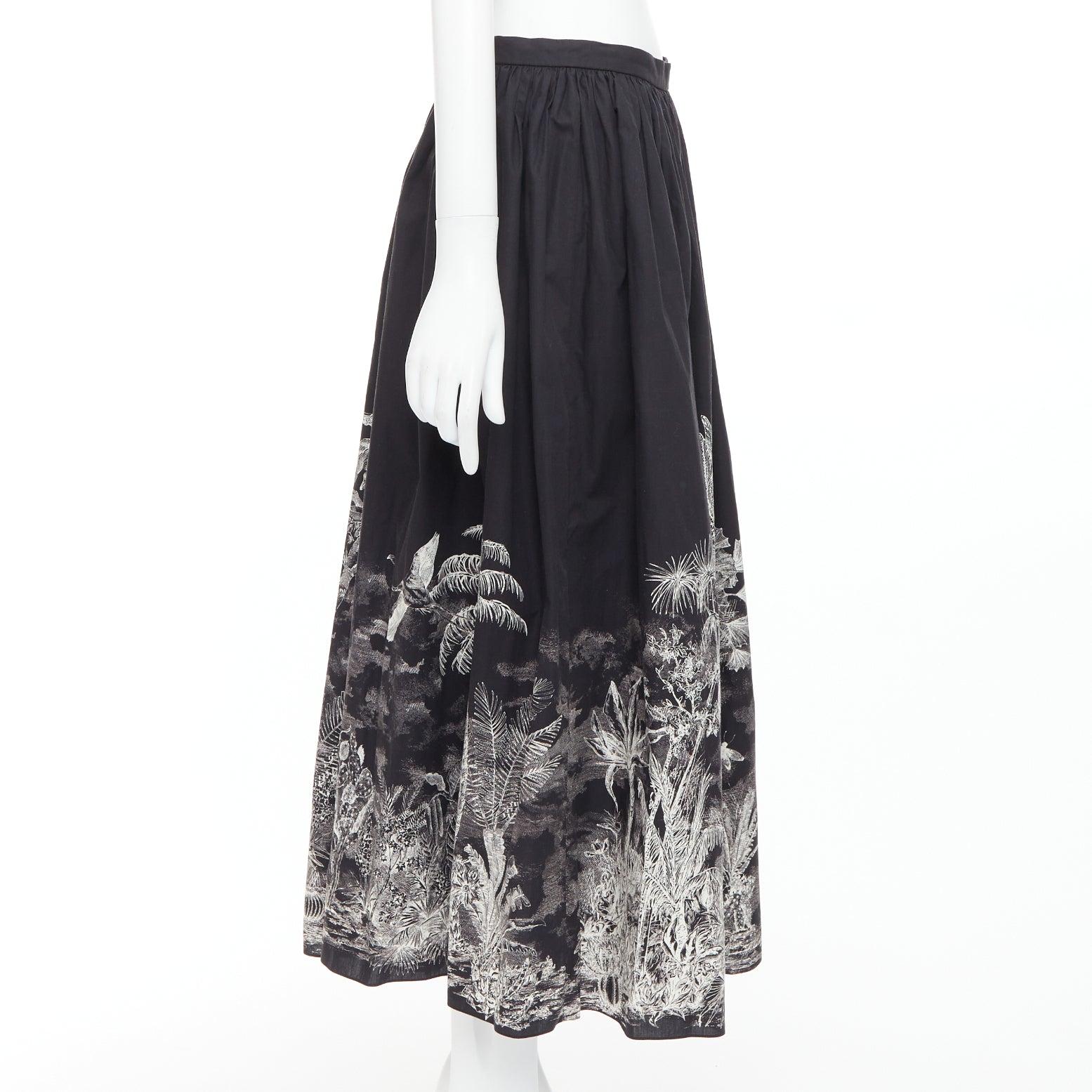 DIOR 2021 gonna midi elasticizzata in vita in cotone nero con stampa Jungling FR42 XL In condizioni ottime in vendita a Hong Kong, NT