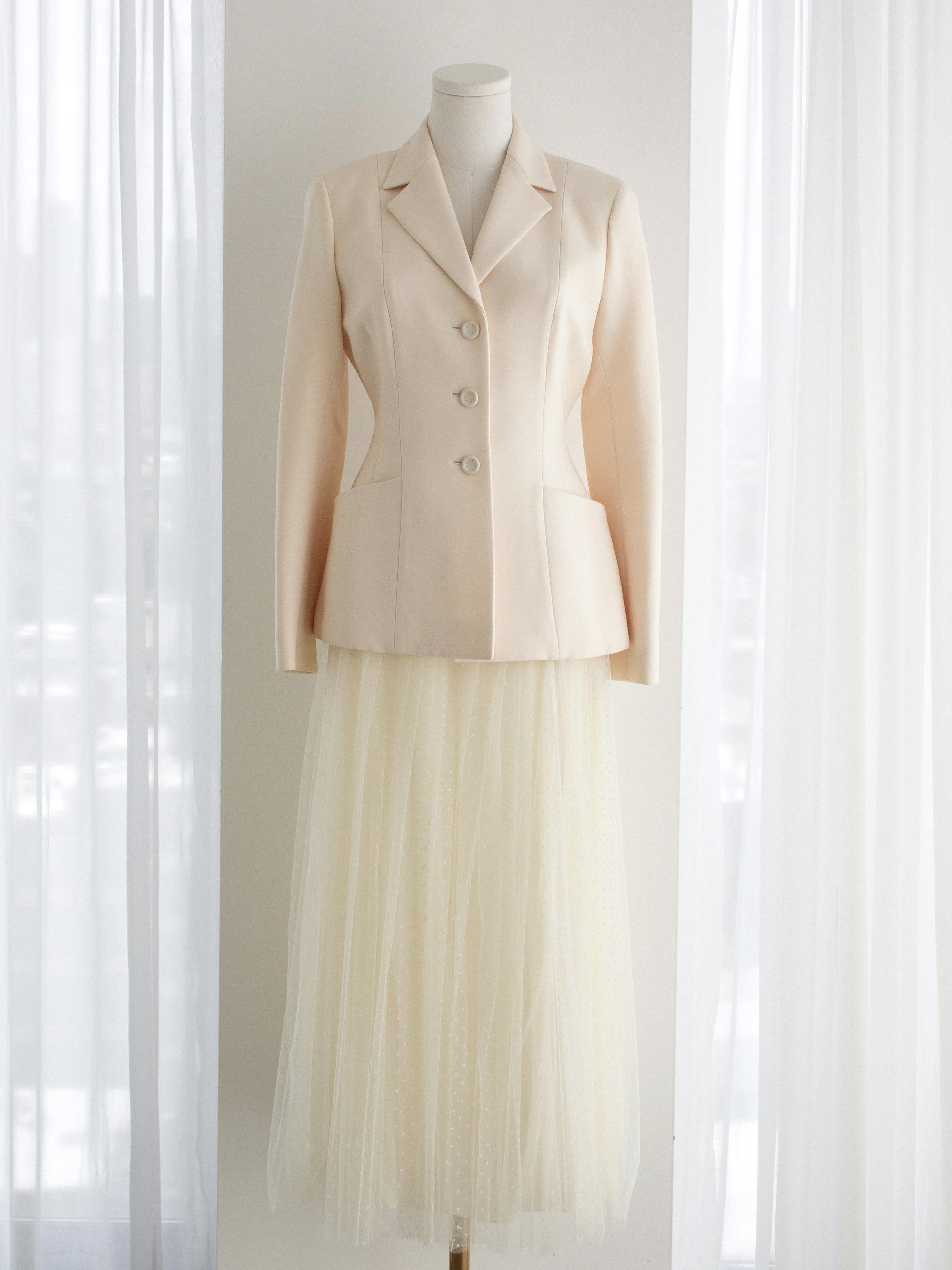 Dior 30 Montaigne Bar Jacke Off-White Ecru Plumetis Tulle Rock Set FR38 im Zustand „Hervorragend“ im Angebot in Jersey City, NJ
